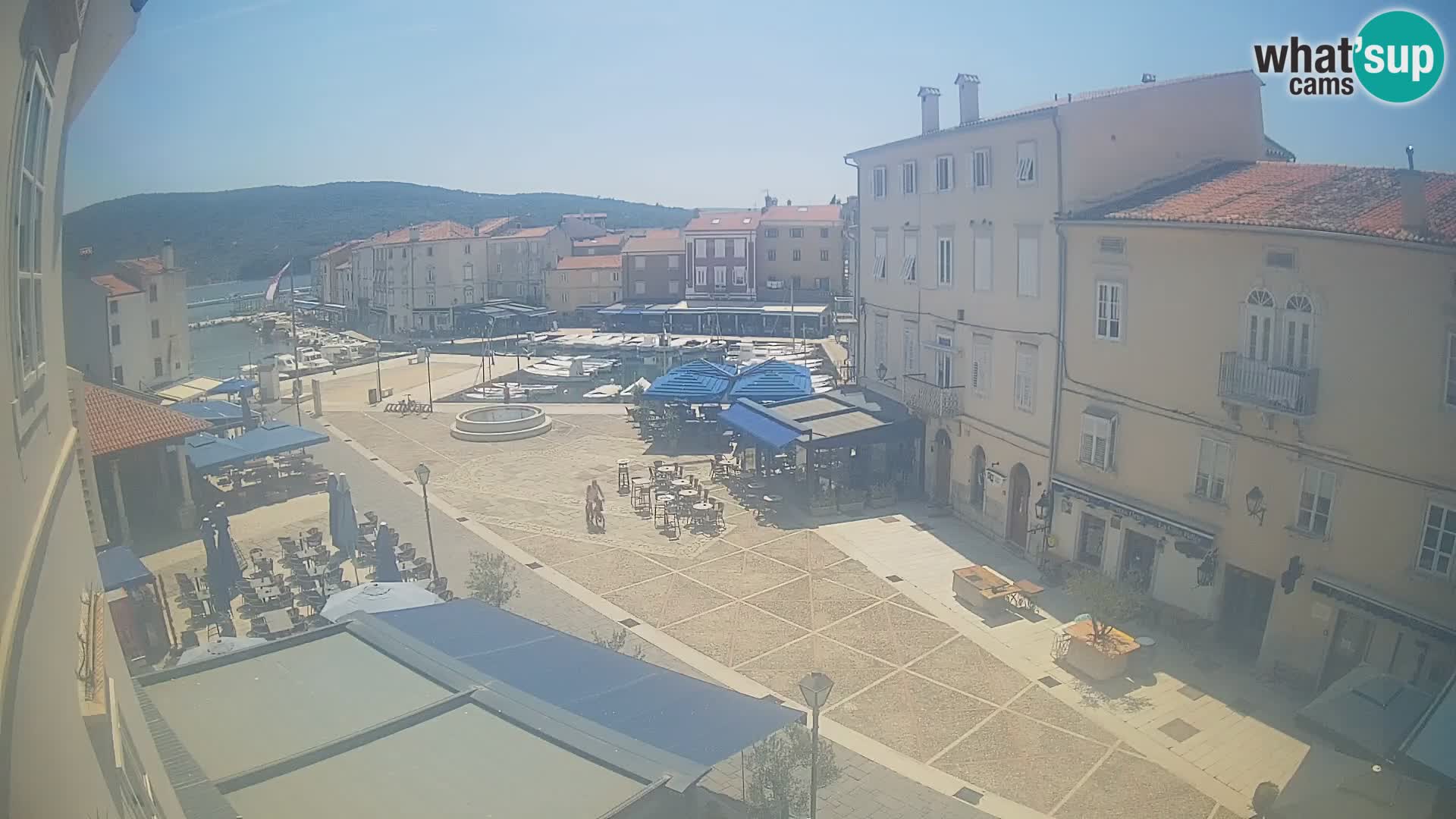 LIVE cam Cres city – place principale et “mandrač” – île de Cres – Croatie