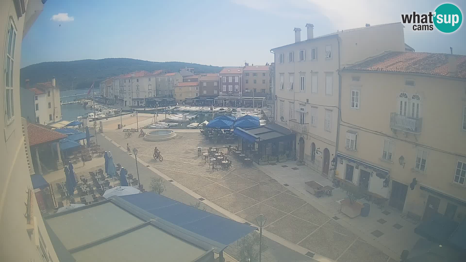 Cámara en vivo ciudad de Cres – plaza principal y “mandrač” – isla de Cres – Croacia