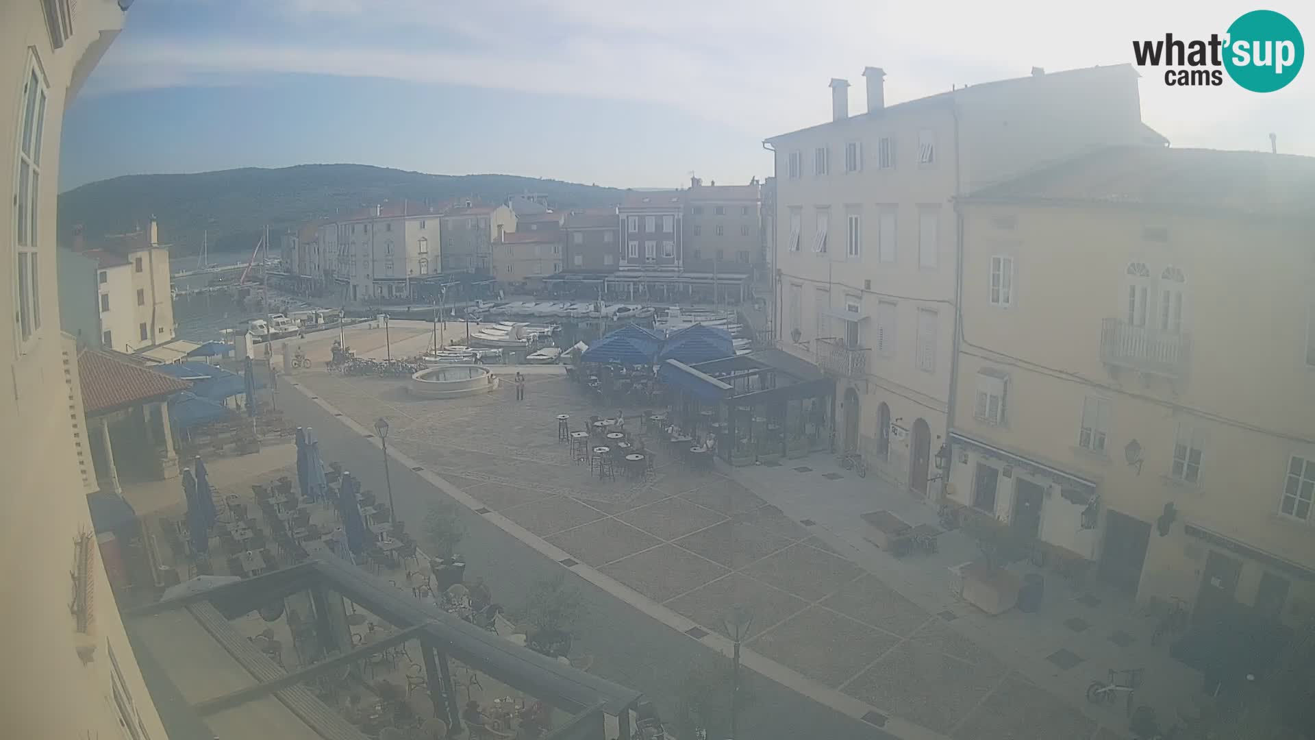 LIVE cam Cres city – place principale et “mandrač” – île de Cres – Croatie