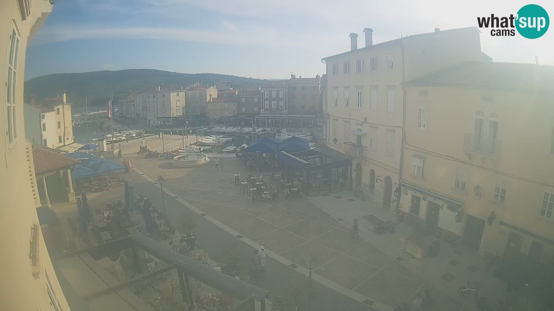 Cámara en vivo ciudad de Cres – plaza principal y “mandrač” – isla de Cres – Croacia