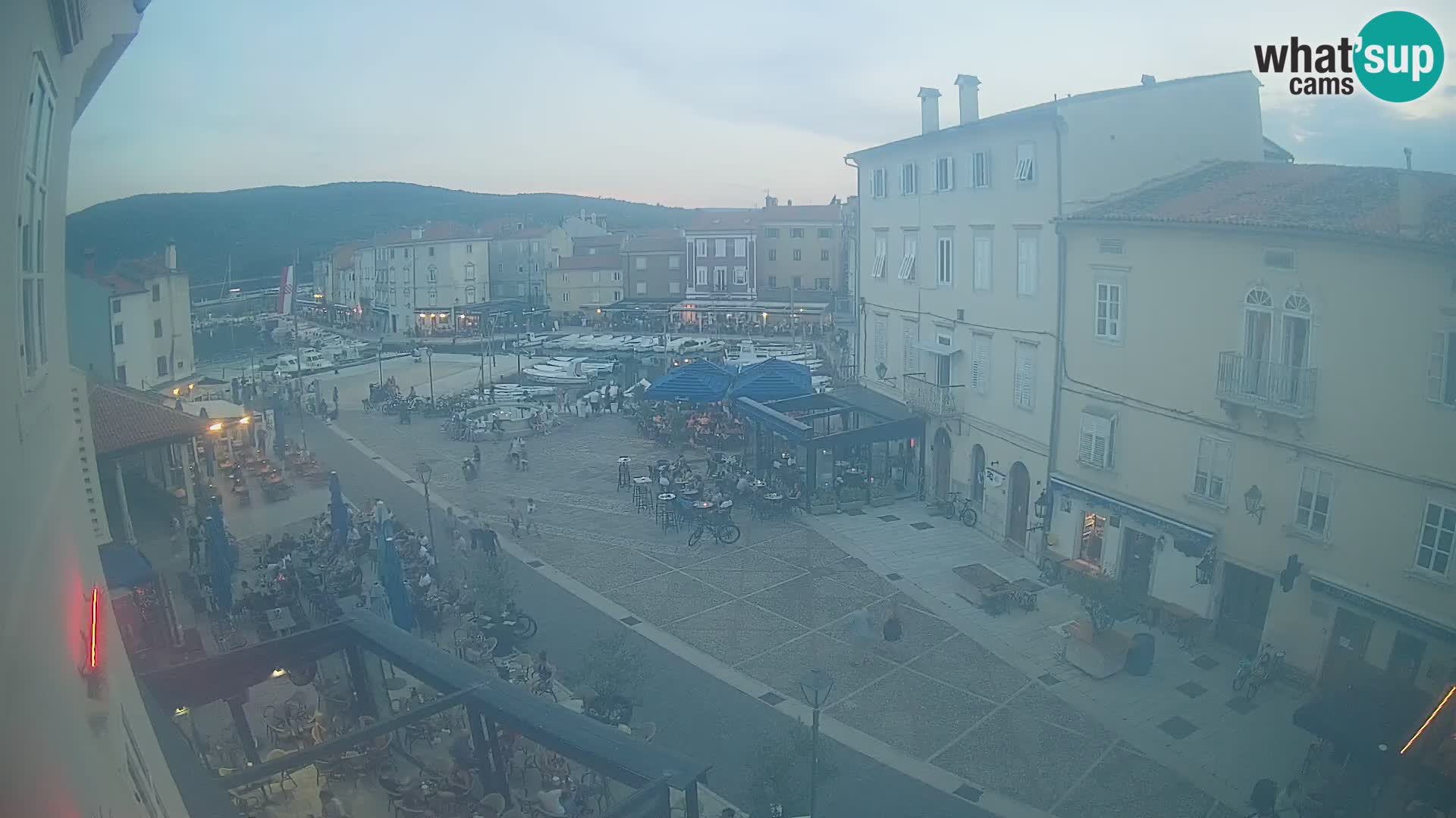 Cámara en vivo ciudad de Cres – plaza principal y “mandrač” – isla de Cres – Croacia