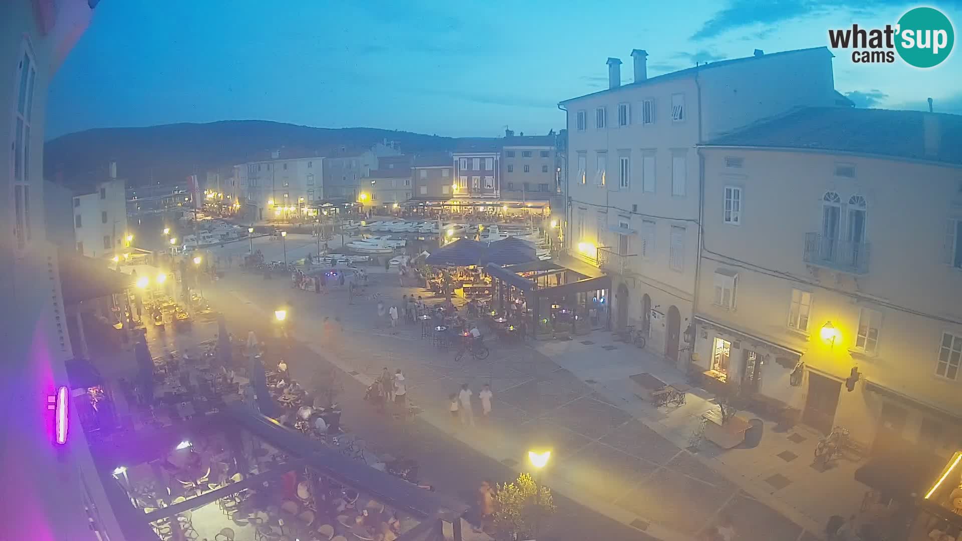 Cámara en vivo ciudad de Cres – plaza principal y “mandrač” – isla de Cres – Croacia