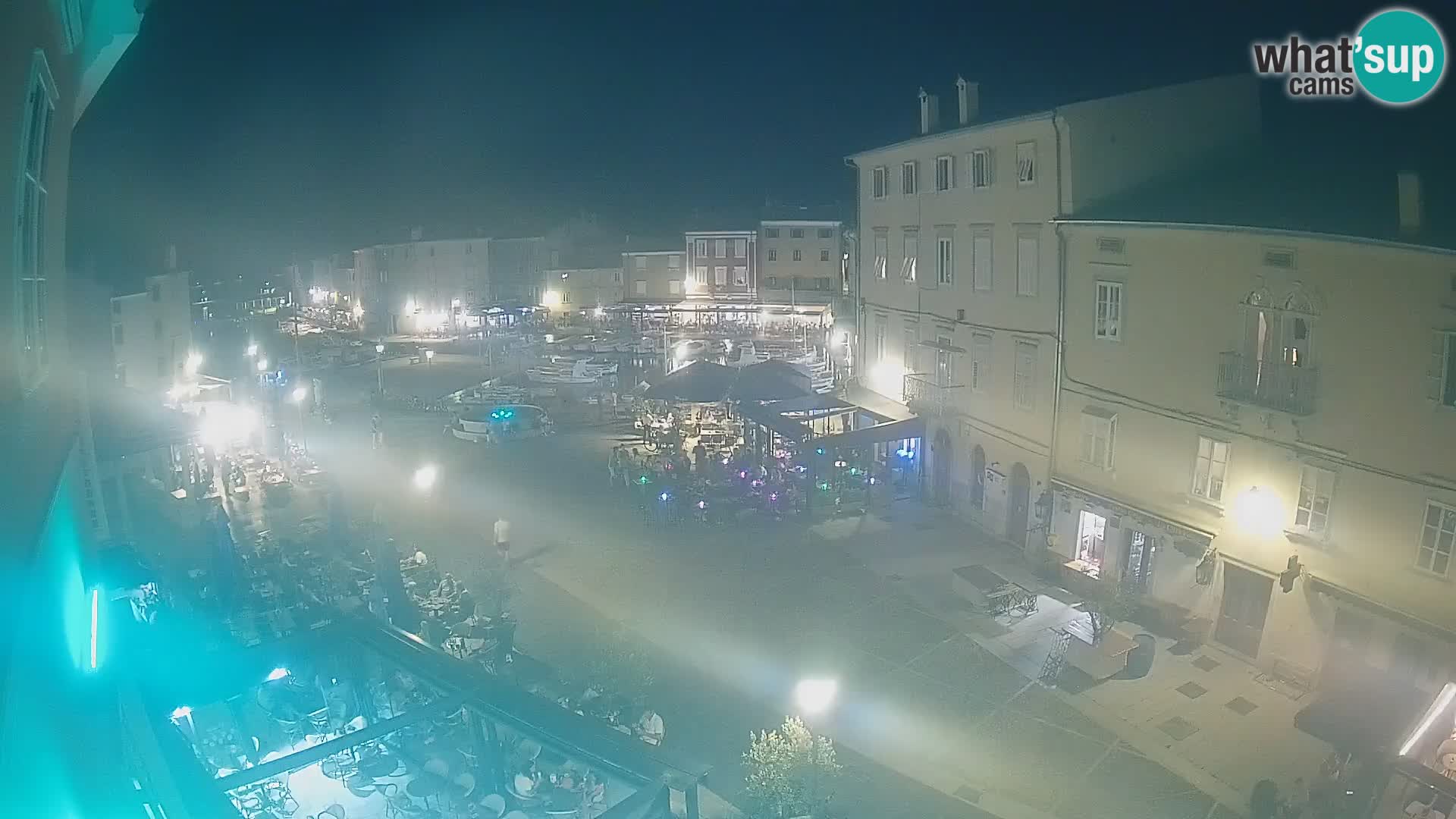 Cámara en vivo ciudad de Cres – plaza principal y “mandrač” – isla de Cres – Croacia