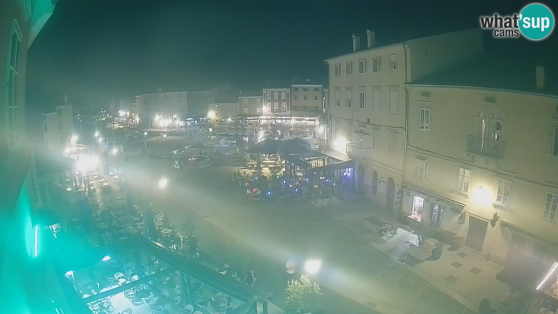 Cámara en vivo ciudad de Cres – plaza principal y “mandrač” – isla de Cres – Croacia