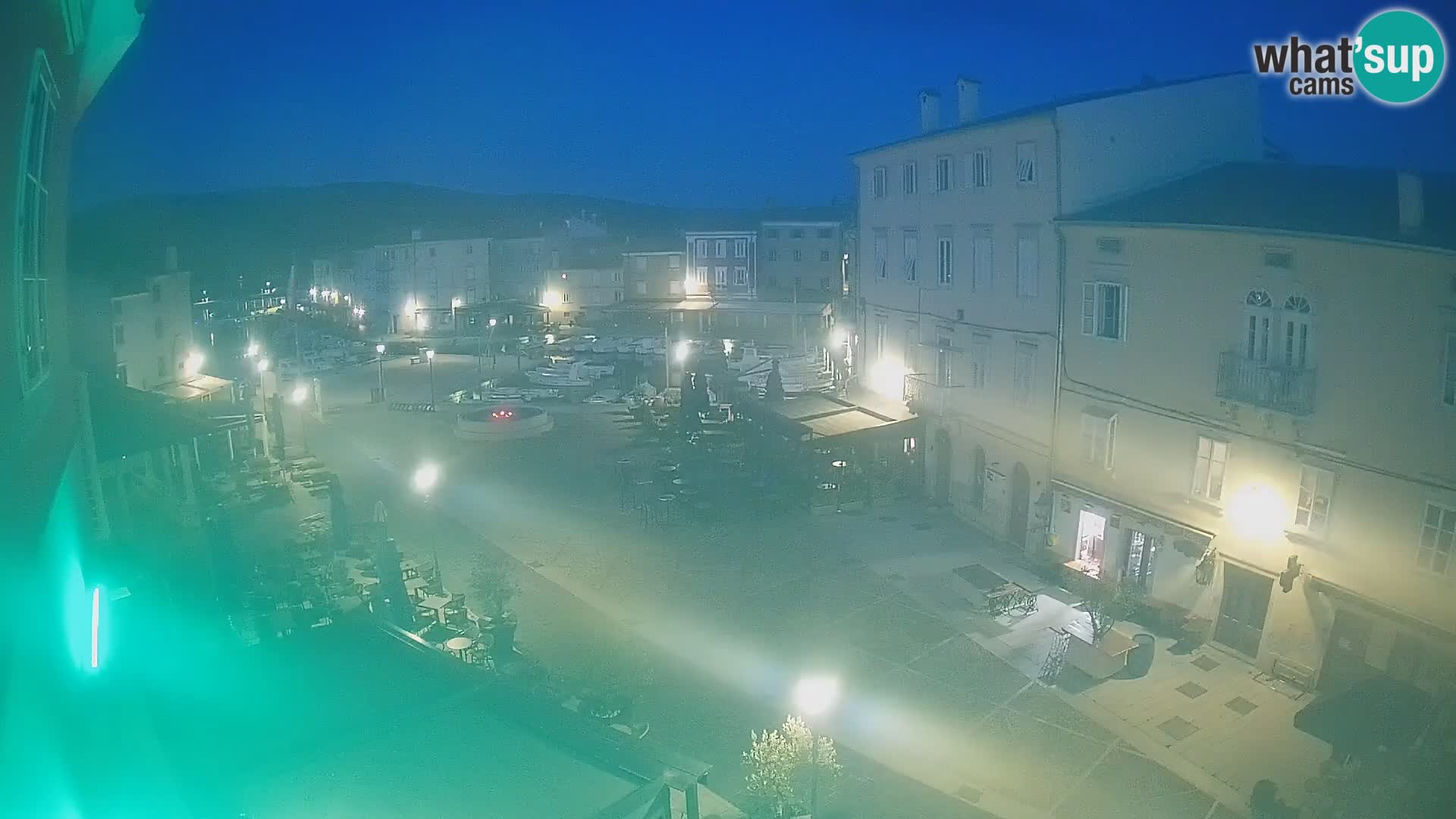 LIVE cam Cres city – place principale et “mandrač” – île de Cres – Croatie