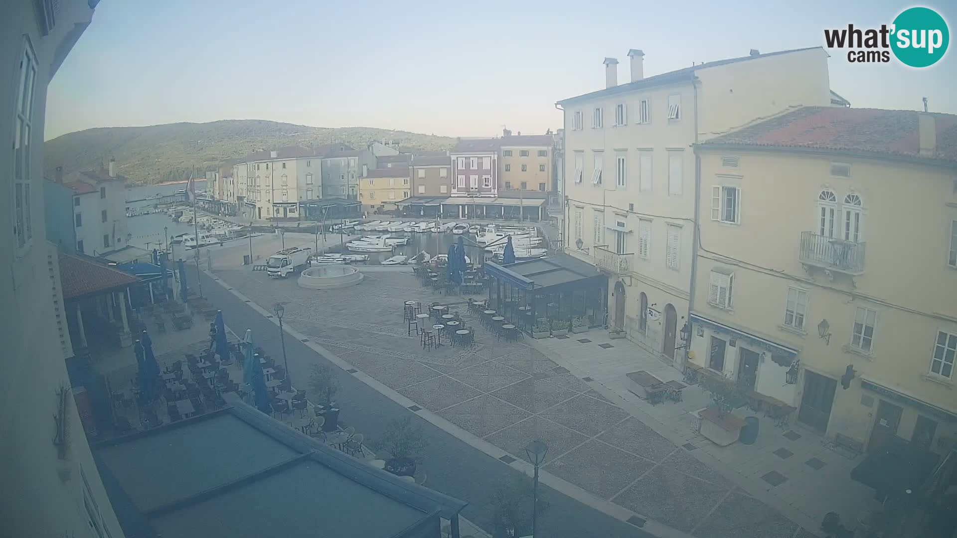 LIVE cam Cres Stadt – Hauptplatz und “mandrač” – Cres Insel – Kroatien