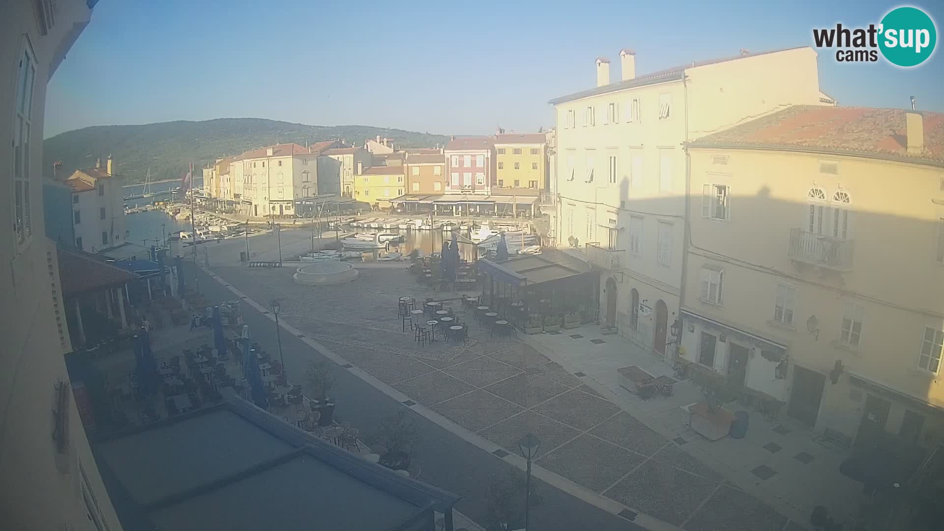 Cámara en vivo ciudad de Cres – plaza principal y “mandrač” – isla de Cres – Croacia