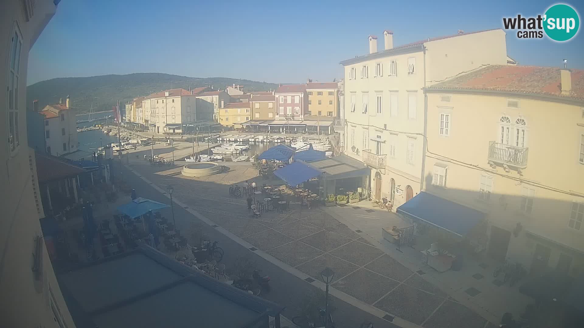 LIVE cam Cres città – piazza principale e “mandrač” – isola di Cherso – Croazia