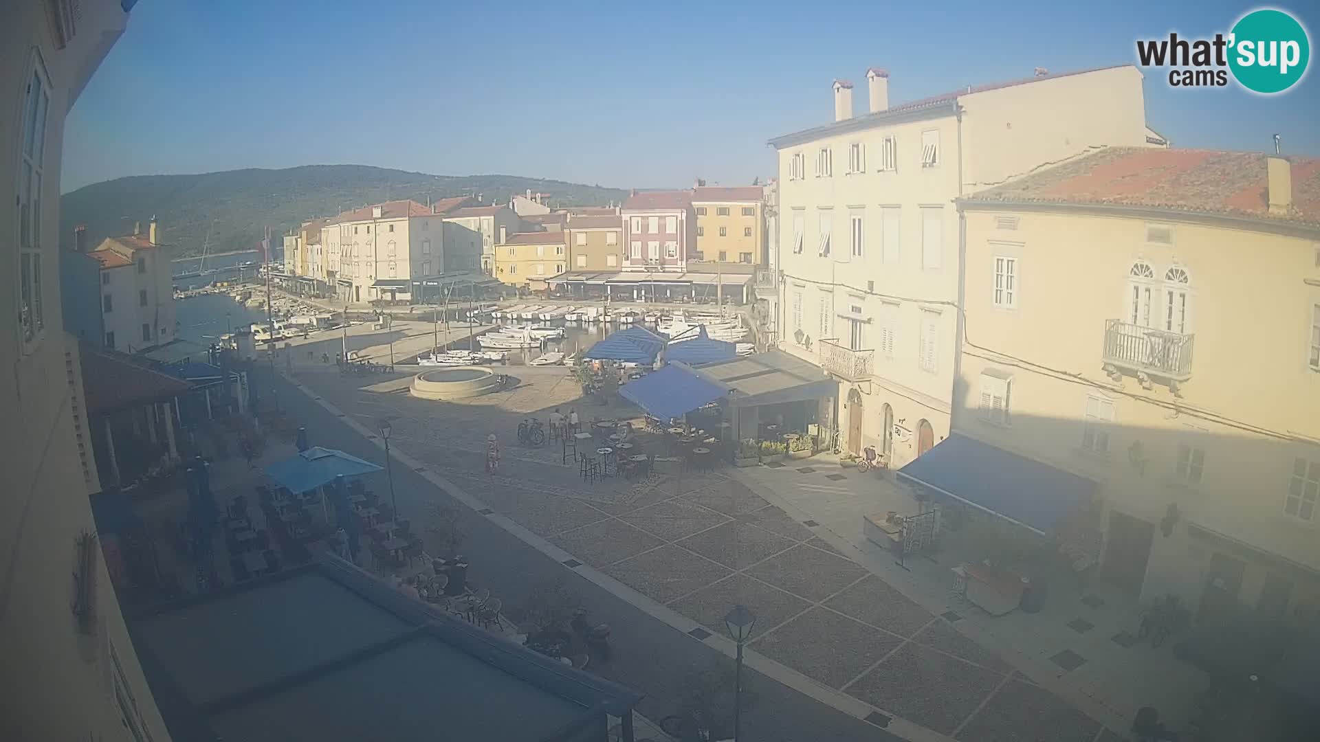 LIVE cam Cres city – place principale et “mandrač” – île de Cres – Croatie