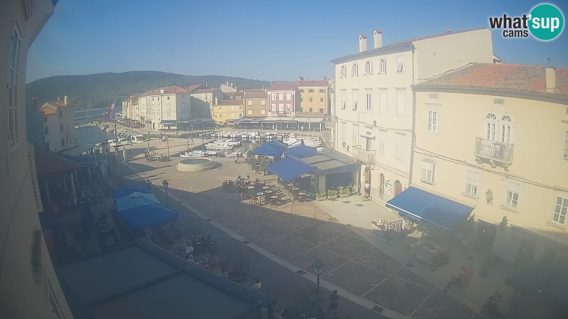 Cámara en vivo ciudad de Cres – plaza principal y “mandrač” – isla de Cres – Croacia