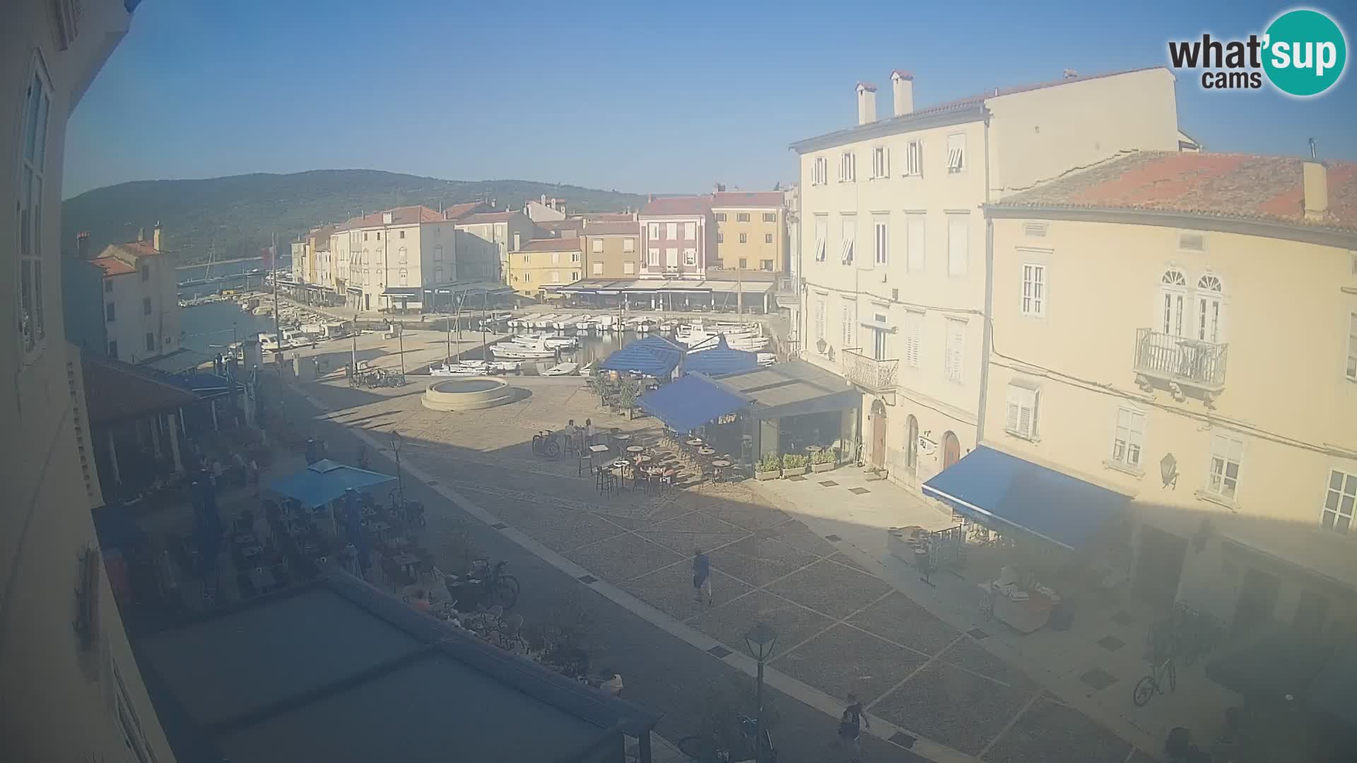 Cámara en vivo ciudad de Cres – plaza principal y “mandrač” – isla de Cres – Croacia