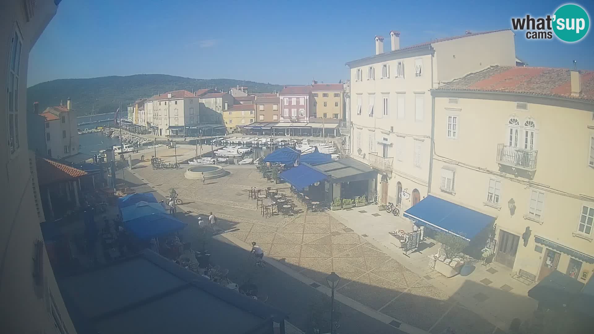 Cámara en vivo ciudad de Cres – plaza principal y “mandrač” – isla de Cres – Croacia