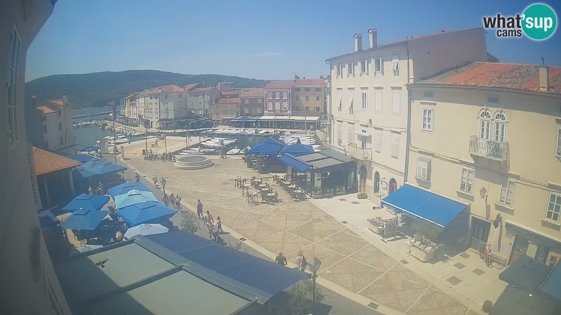 LIVE cam Cres city – place principale et “mandrač” – île de Cres – Croatie
