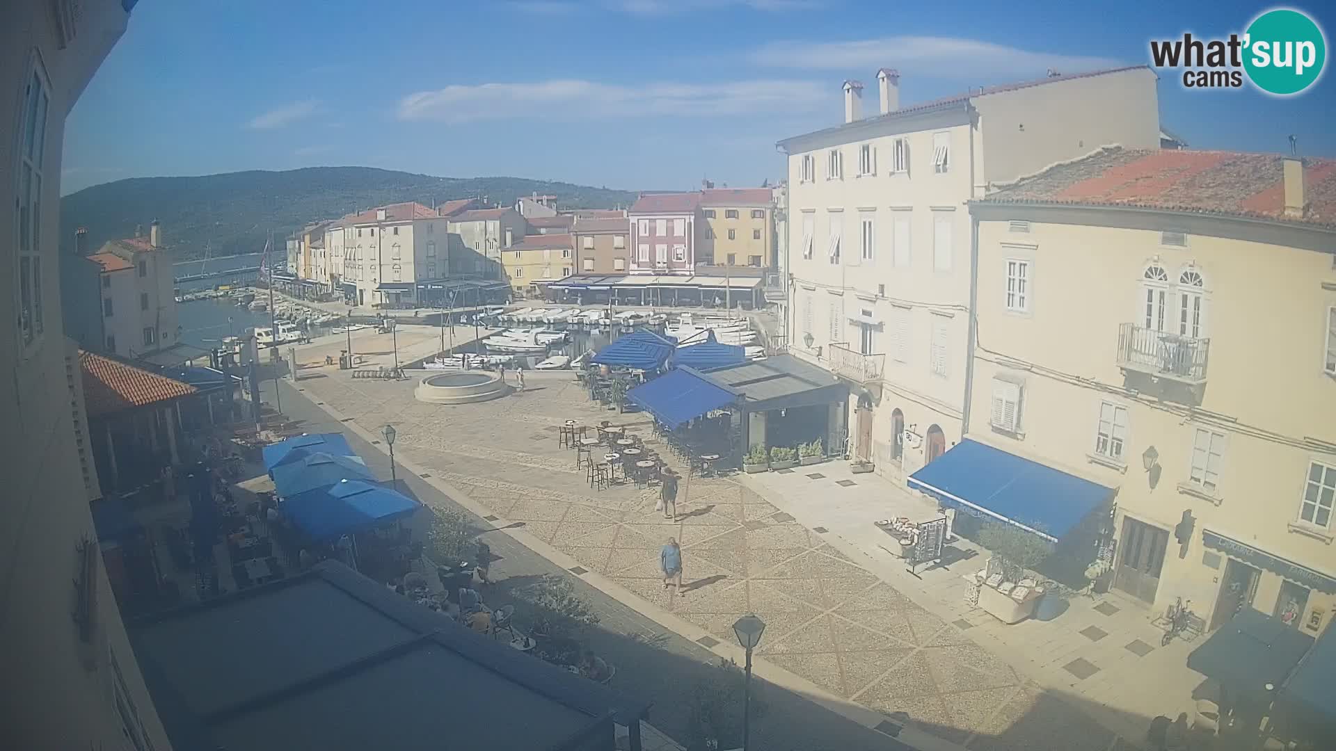 LIVE cam Cres city – place principale et “mandrač” – île de Cres – Croatie