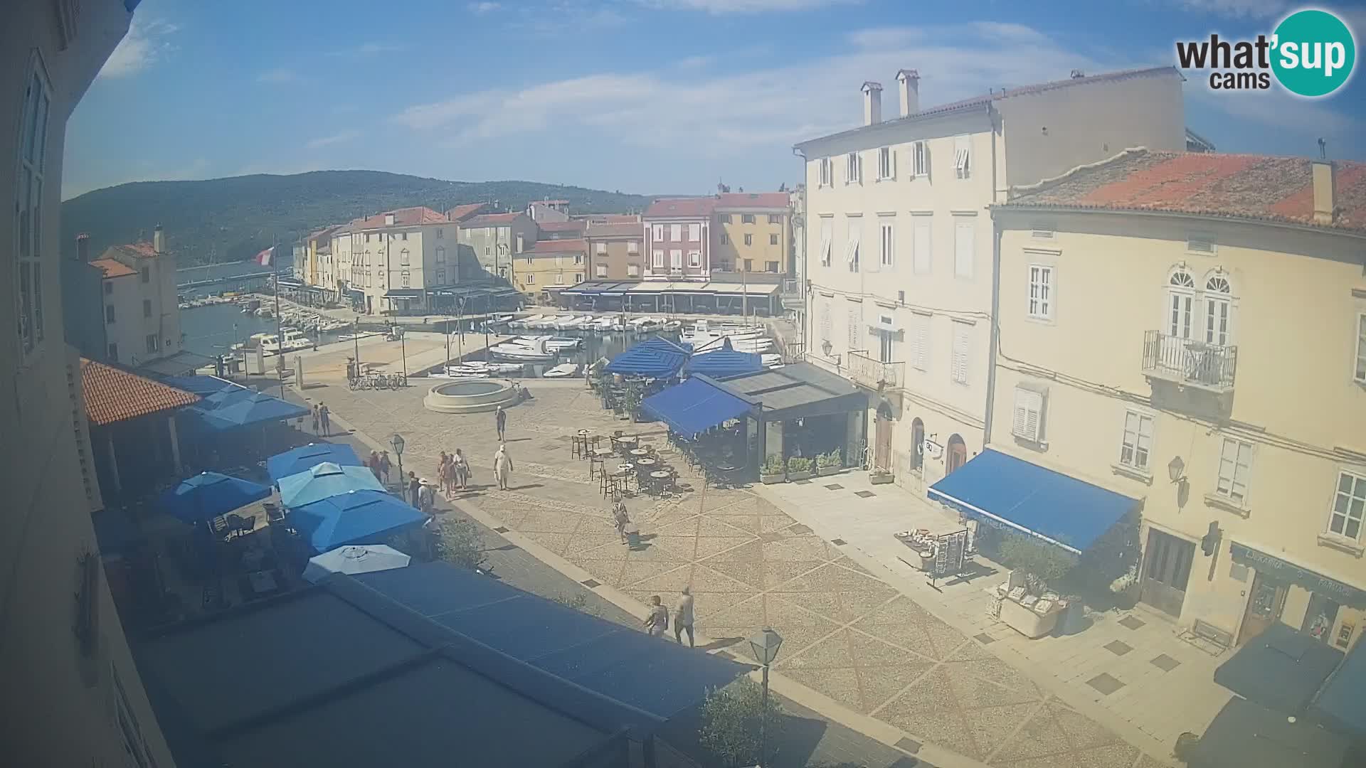 Cámara en vivo ciudad de Cres – plaza principal y “mandrač” – isla de Cres – Croacia