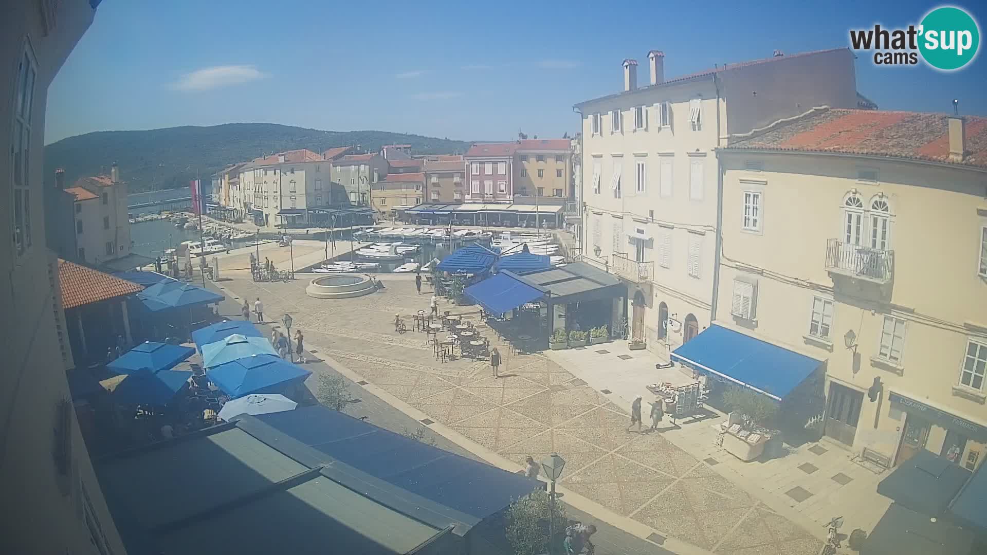 Cámara en vivo ciudad de Cres – plaza principal y “mandrač” – isla de Cres – Croacia