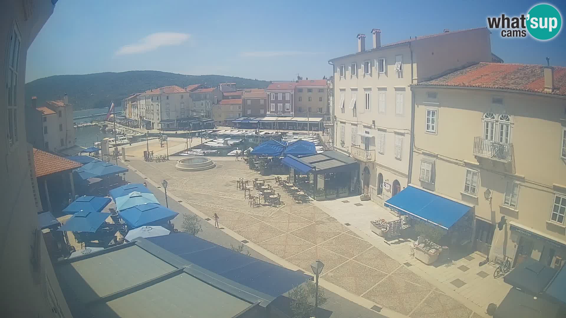 Cámara en vivo ciudad de Cres – plaza principal y “mandrač” – isla de Cres – Croacia