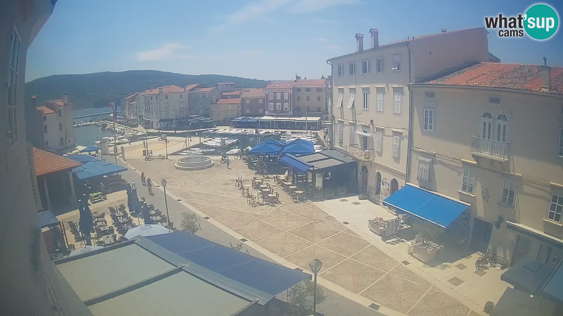 Cámara en vivo ciudad de Cres – plaza principal y “mandrač” – isla de Cres – Croacia