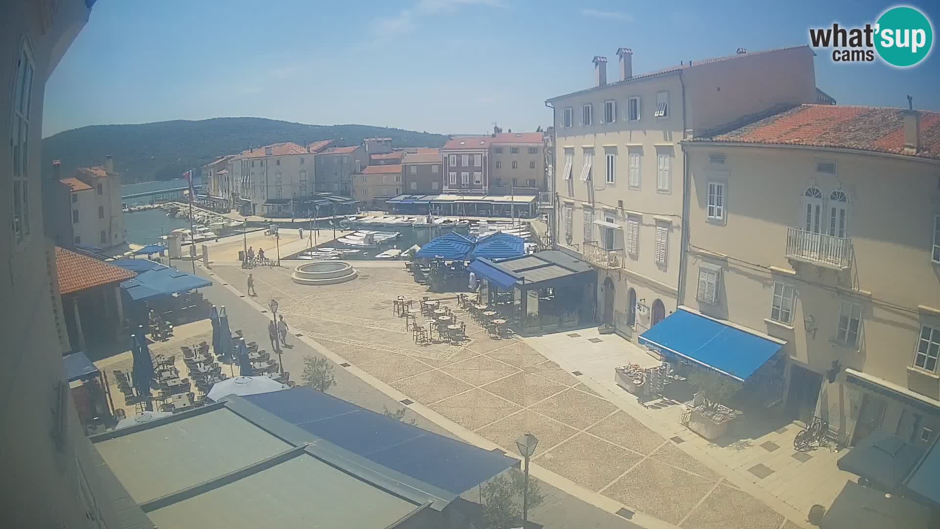 Cámara en vivo ciudad de Cres – plaza principal y “mandrač” – isla de Cres – Croacia