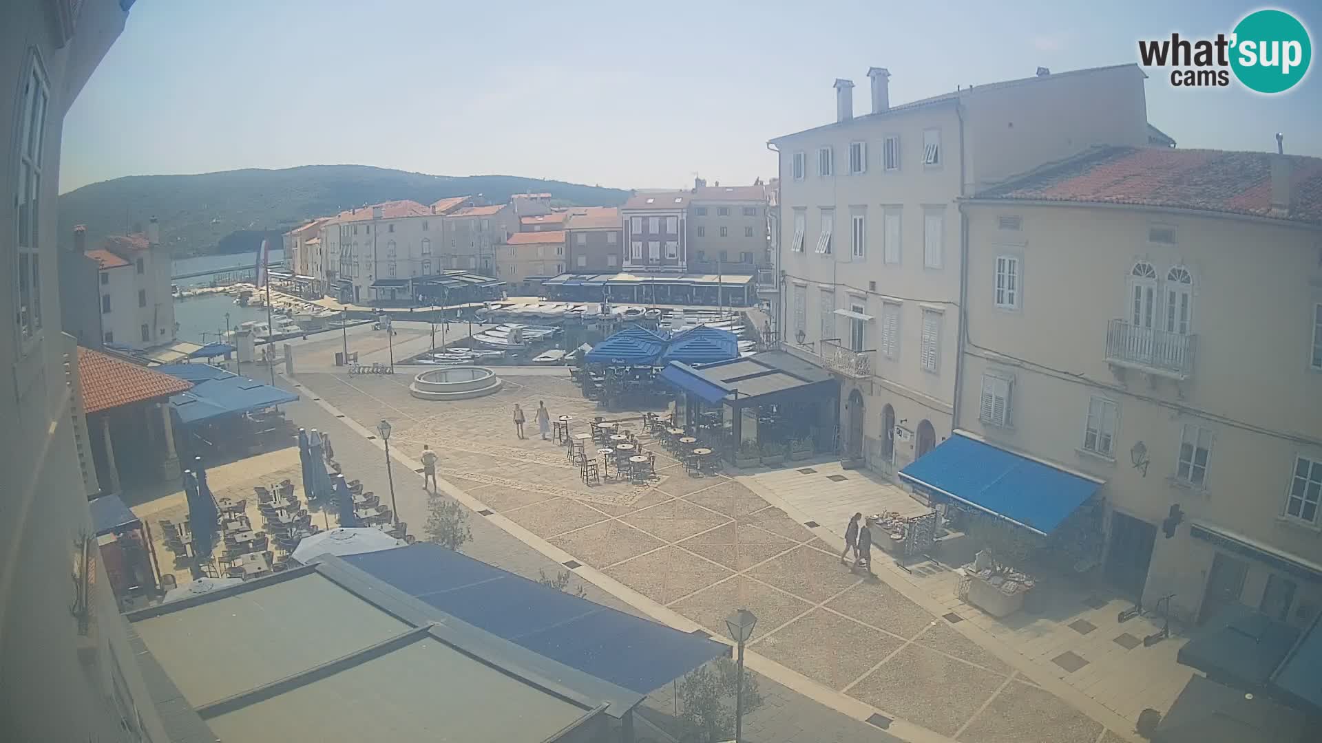 Cámara en vivo ciudad de Cres – plaza principal y “mandrač” – isla de Cres – Croacia