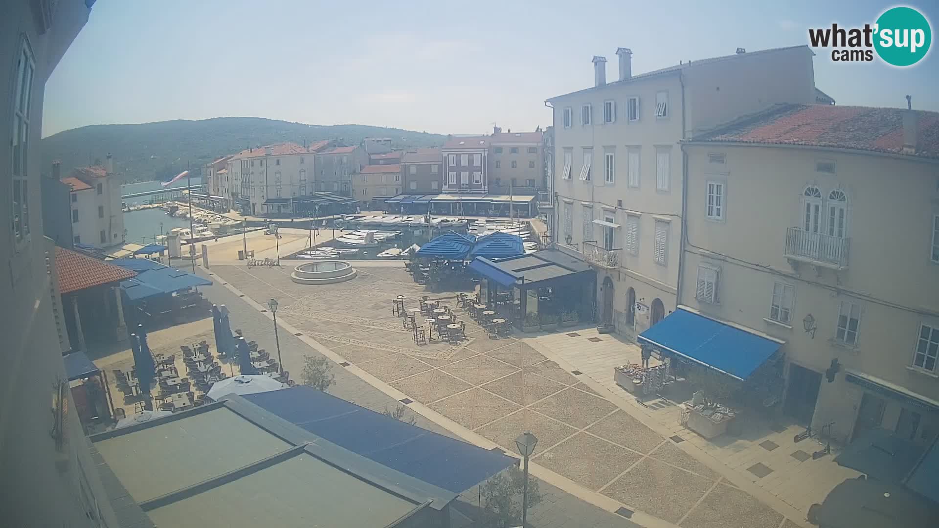 LIVE cam Cres city – place principale et “mandrač” – île de Cres – Croatie
