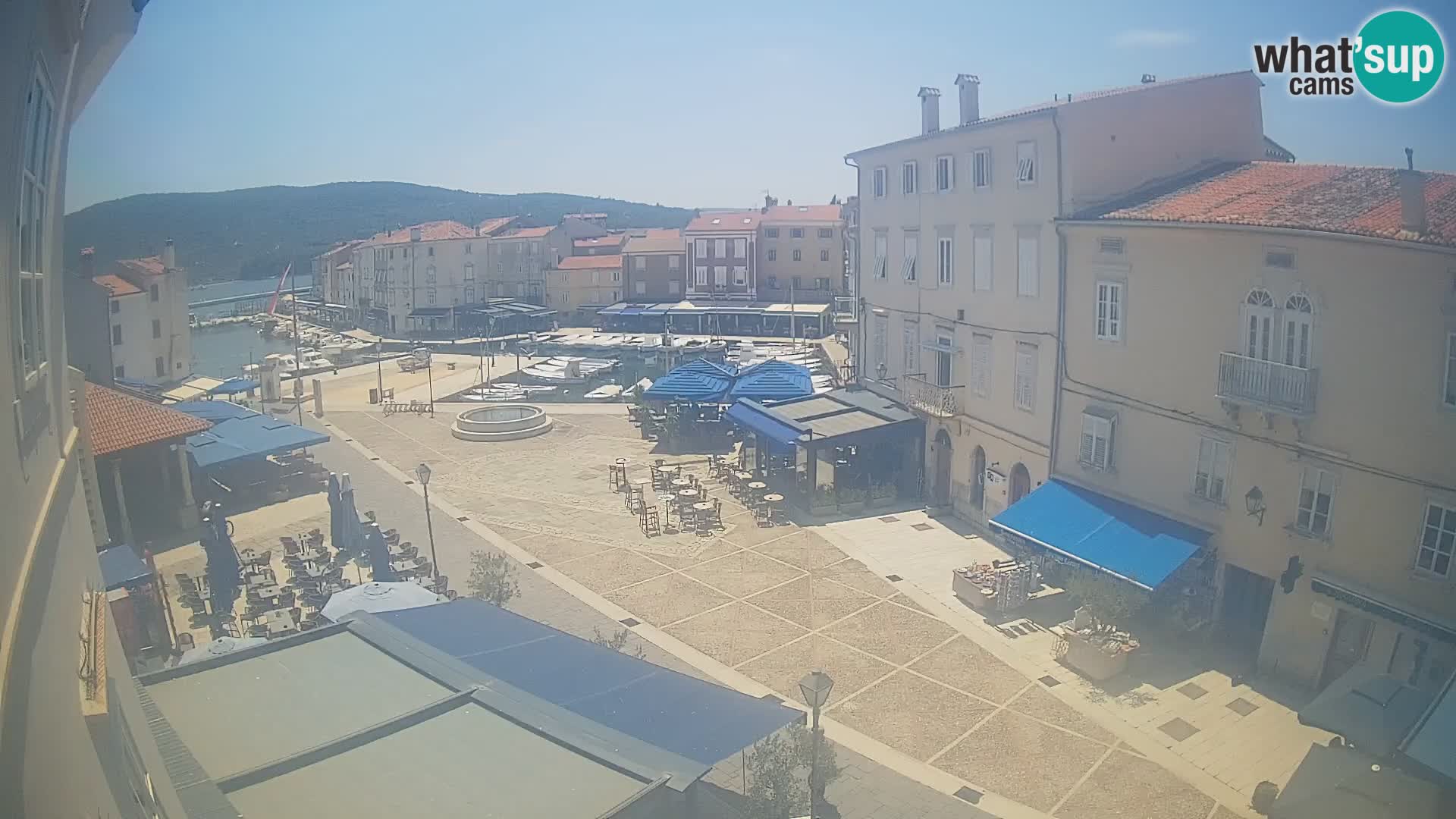 LIVE cam Cres city – place principale et “mandrač” – île de Cres – Croatie