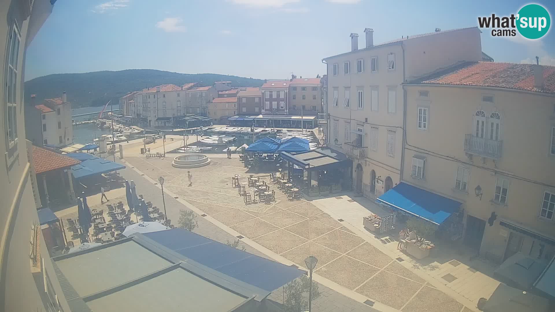 Cámara en vivo ciudad de Cres – plaza principal y “mandrač” – isla de Cres – Croacia