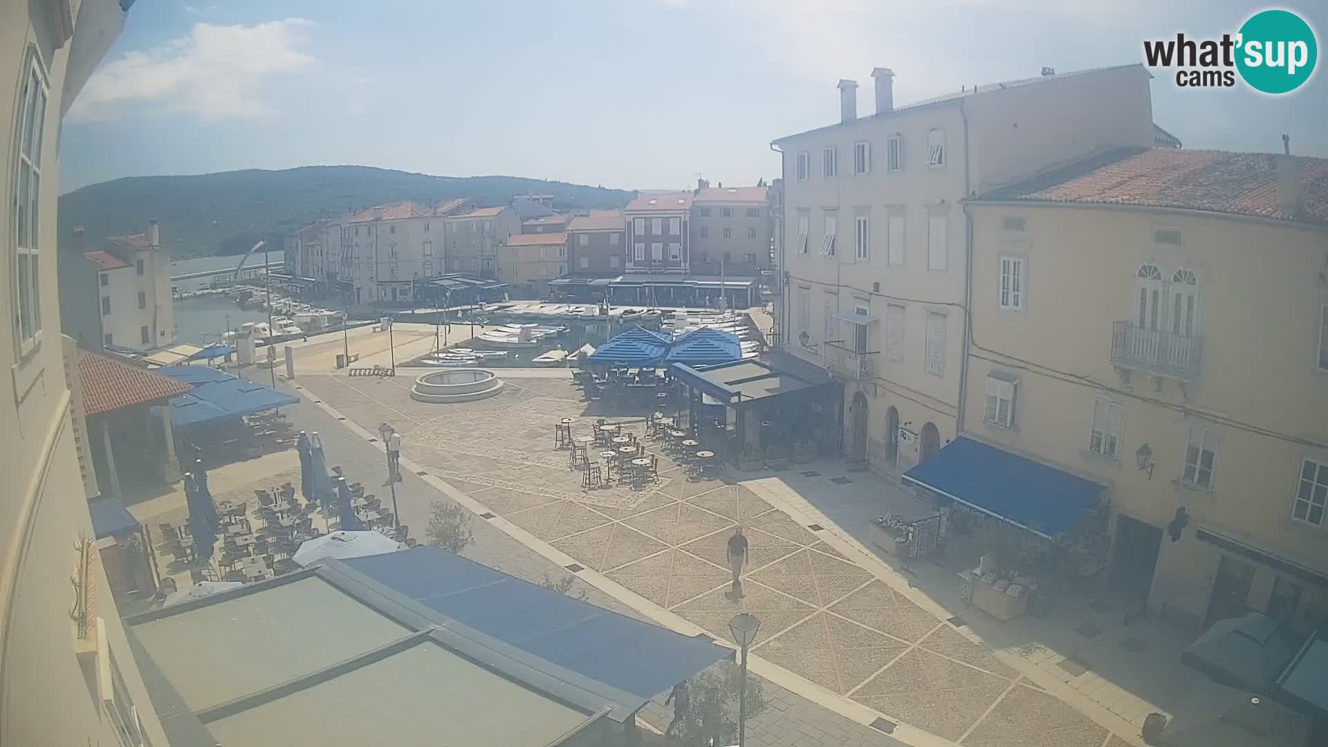 LIVE cam Cres city – place principale et “mandrač” – île de Cres – Croatie