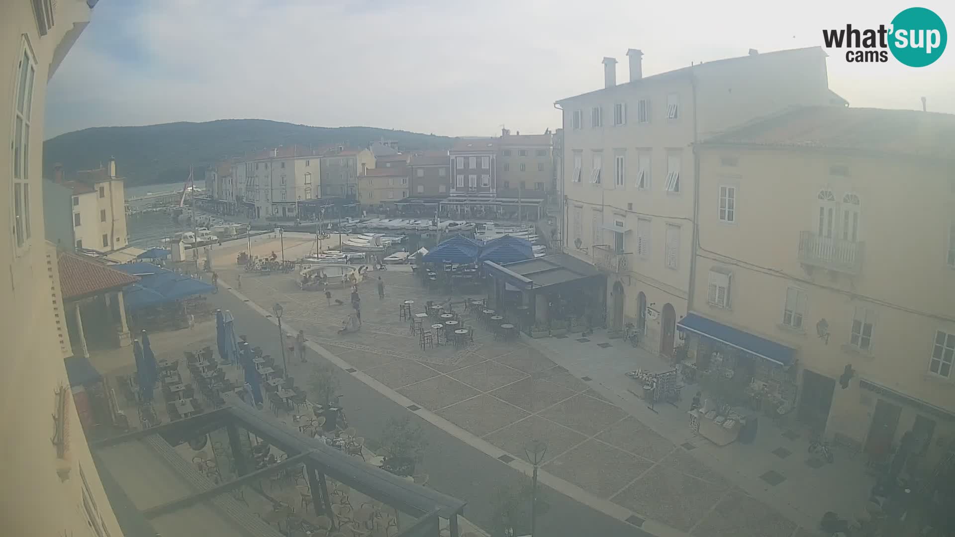 LIVE cam Cres city – place principale et “mandrač” – île de Cres – Croatie