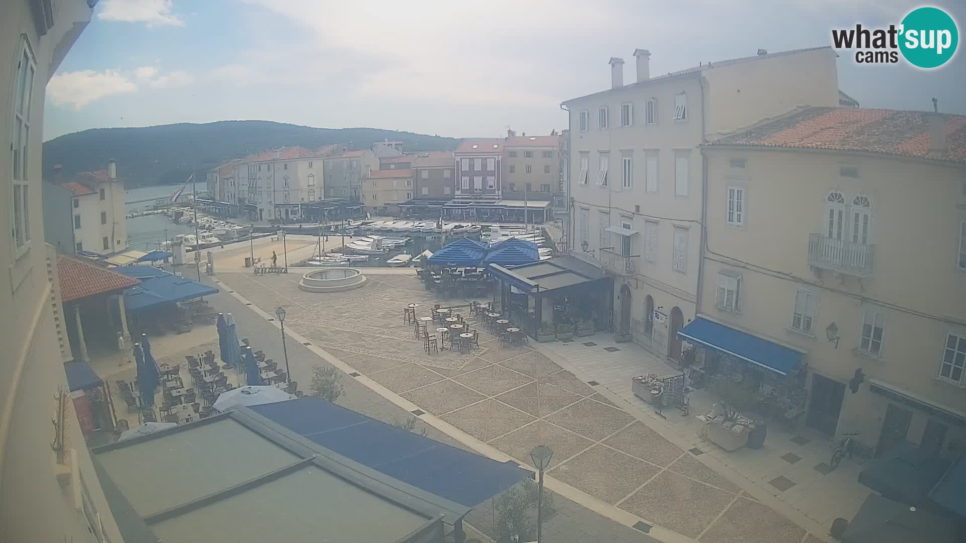 LIVE cam Cres city – place principale et “mandrač” – île de Cres – Croatie