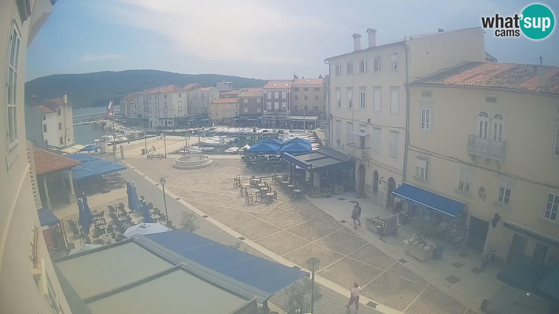 LIVE cam Cres city – place principale et “mandrač” – île de Cres – Croatie