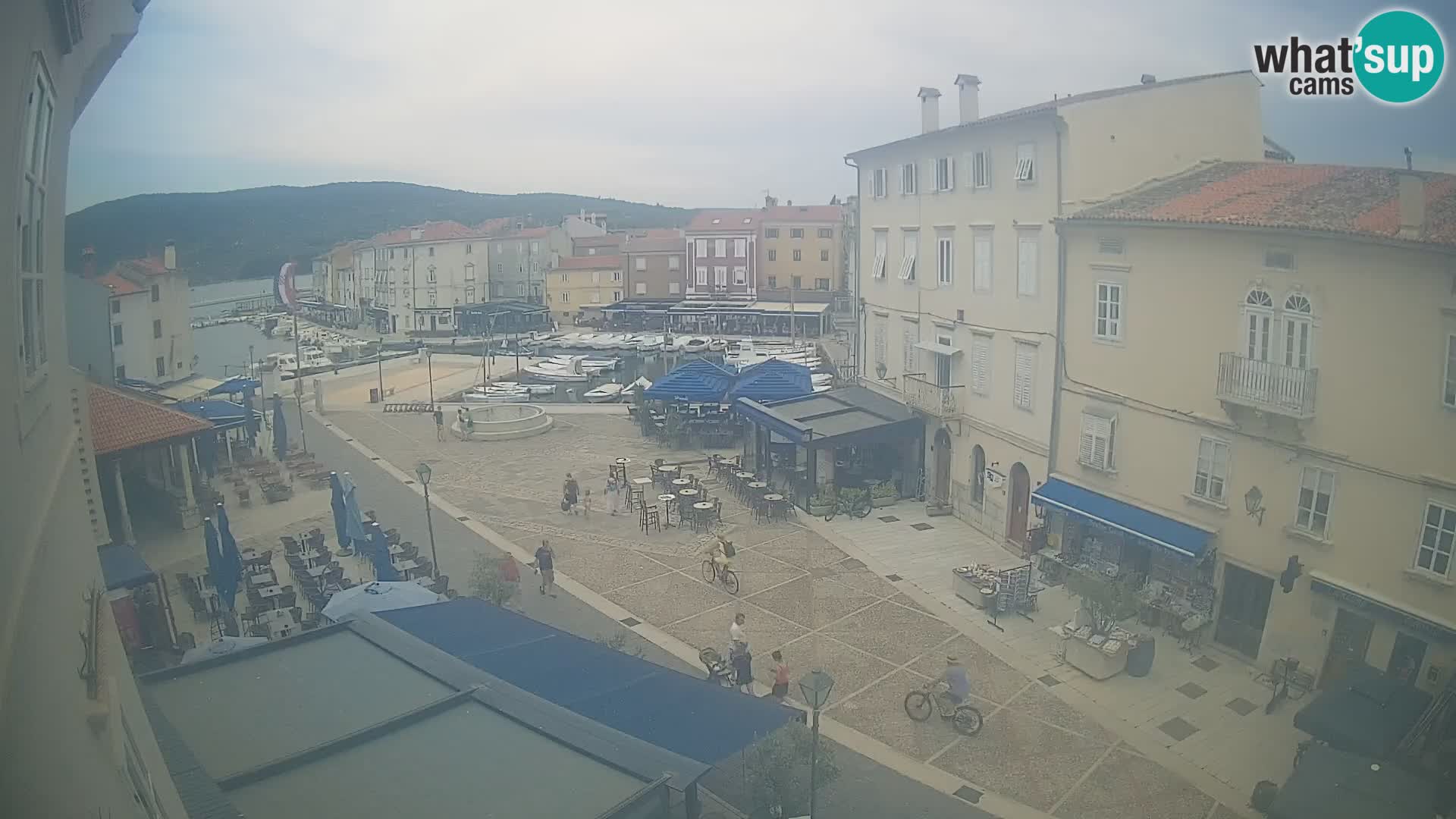 LIVE cam Cres city – place principale et “mandrač” – île de Cres – Croatie