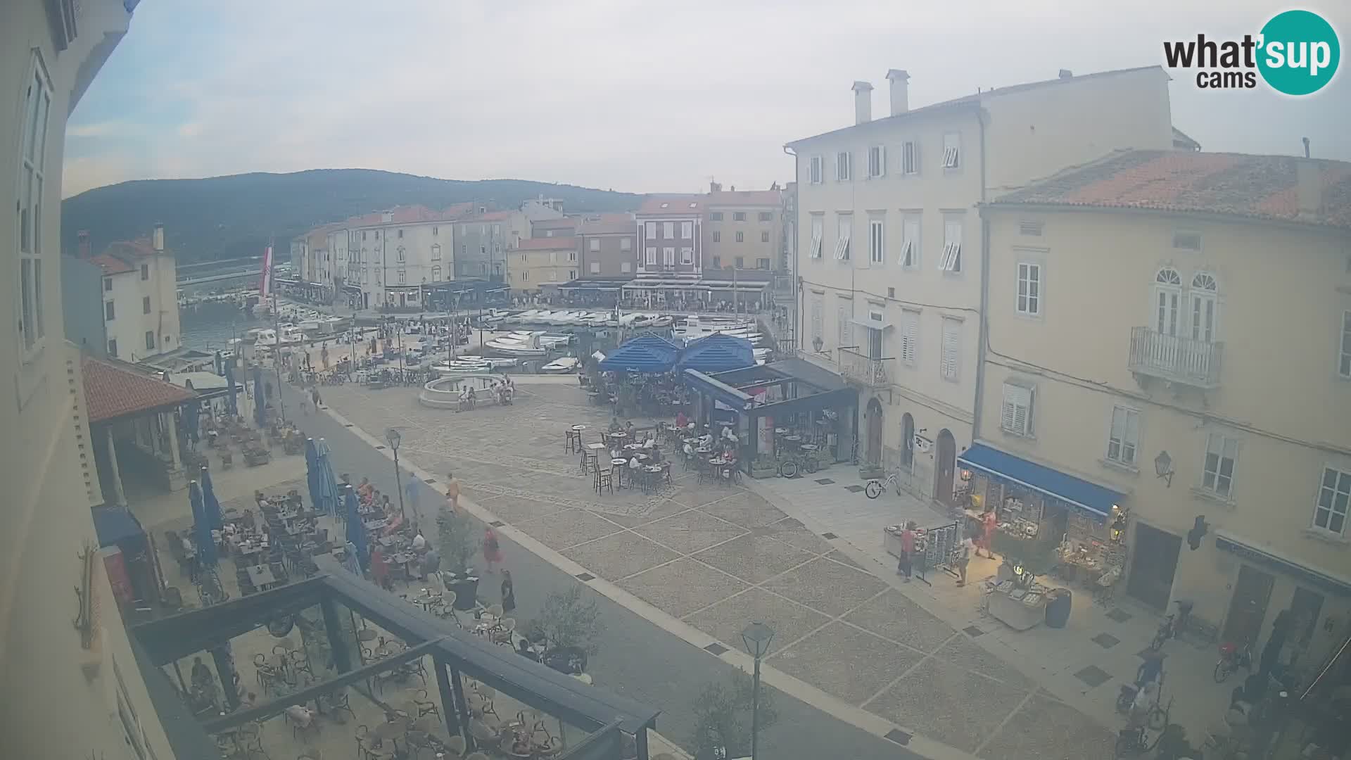 LIVE cam Cres city – place principale et “mandrač” – île de Cres – Croatie