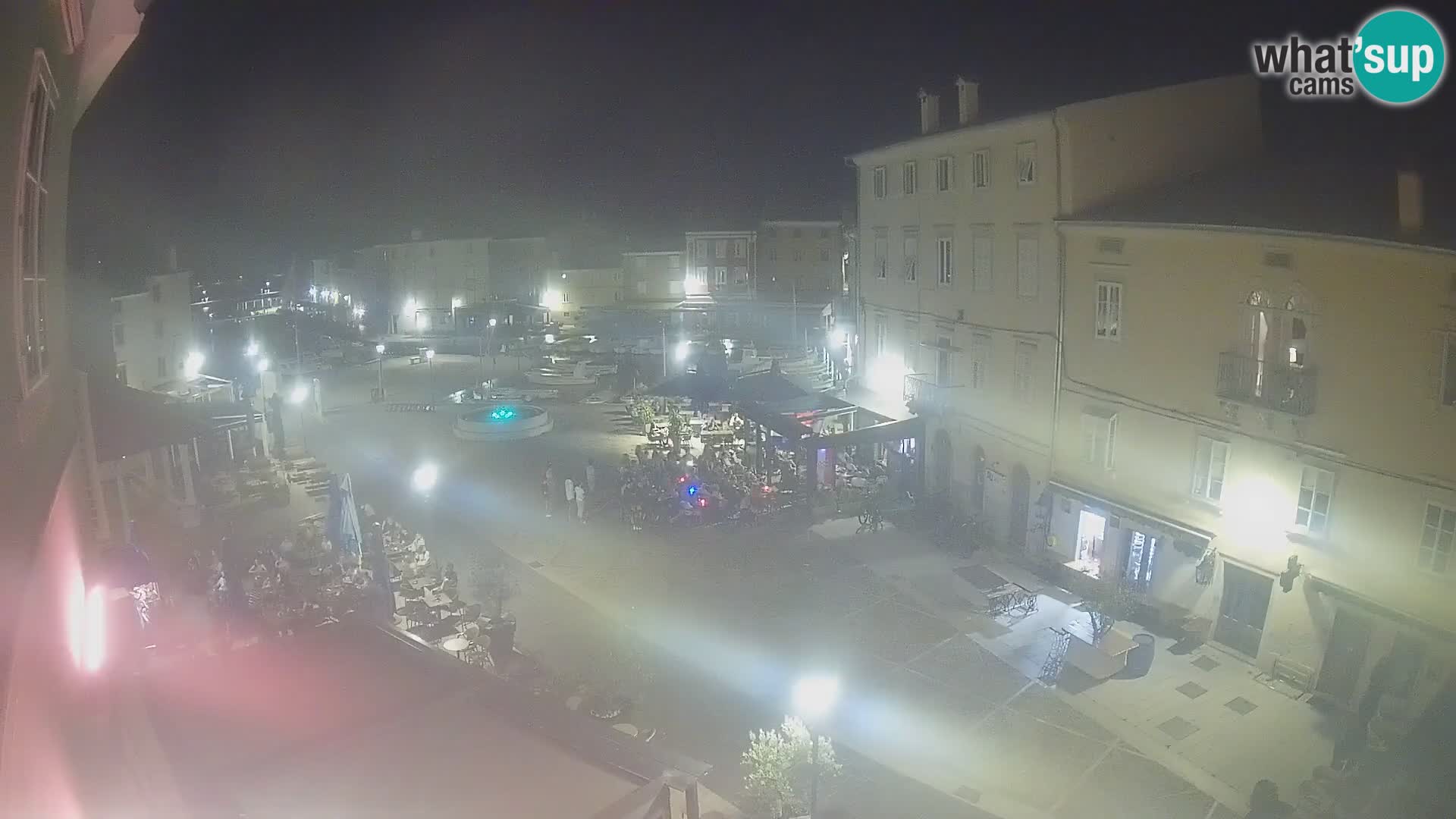 Cámara en vivo ciudad de Cres – plaza principal y “mandrač” – isla de Cres – Croacia