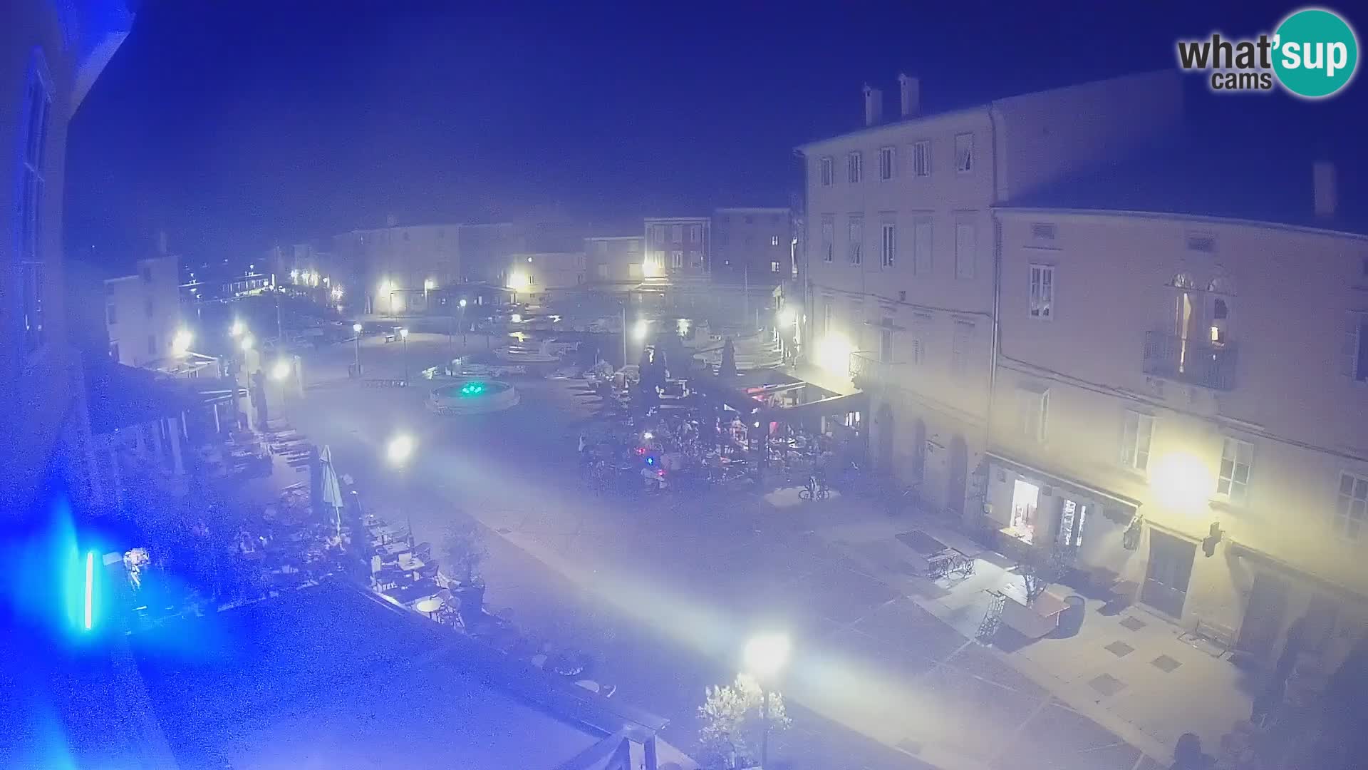 Cámara en vivo ciudad de Cres – plaza principal y “mandrač” – isla de Cres – Croacia