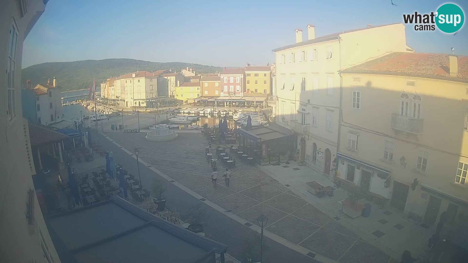 LIVE cam Cres city – place principale et “mandrač” – île de Cres – Croatie