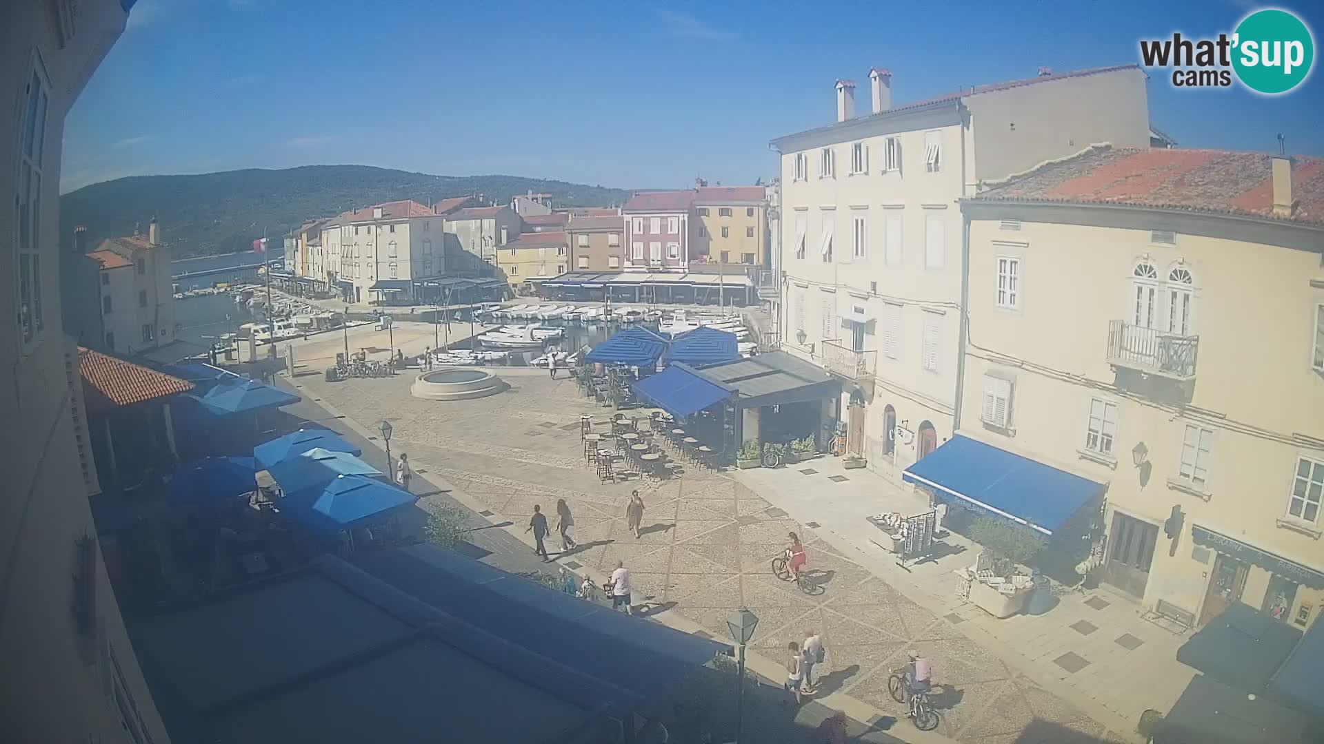 LIVE cam Cres city – place principale et “mandrač” – île de Cres – Croatie