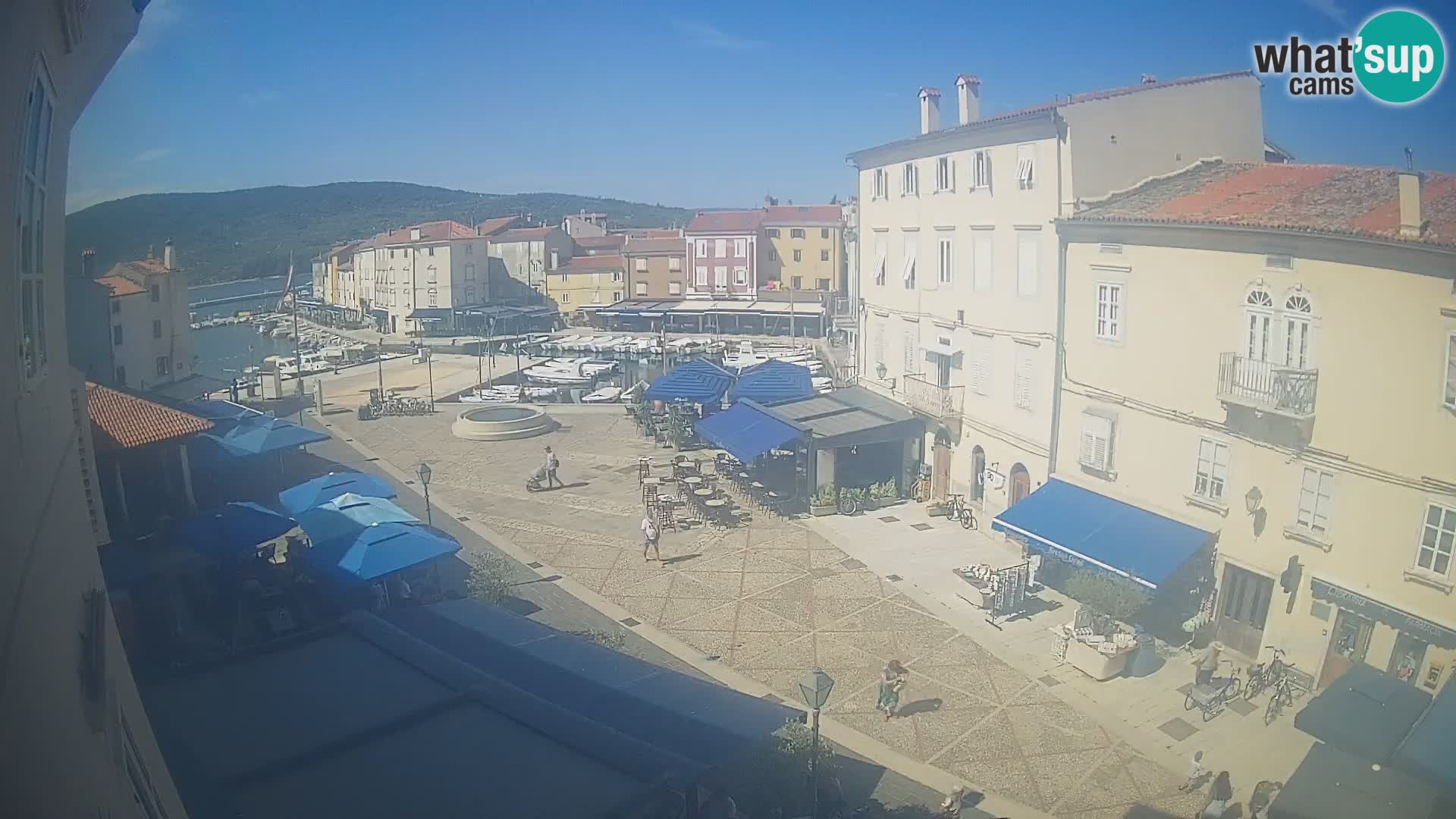 Cámara en vivo ciudad de Cres – plaza principal y “mandrač” – isla de Cres – Croacia