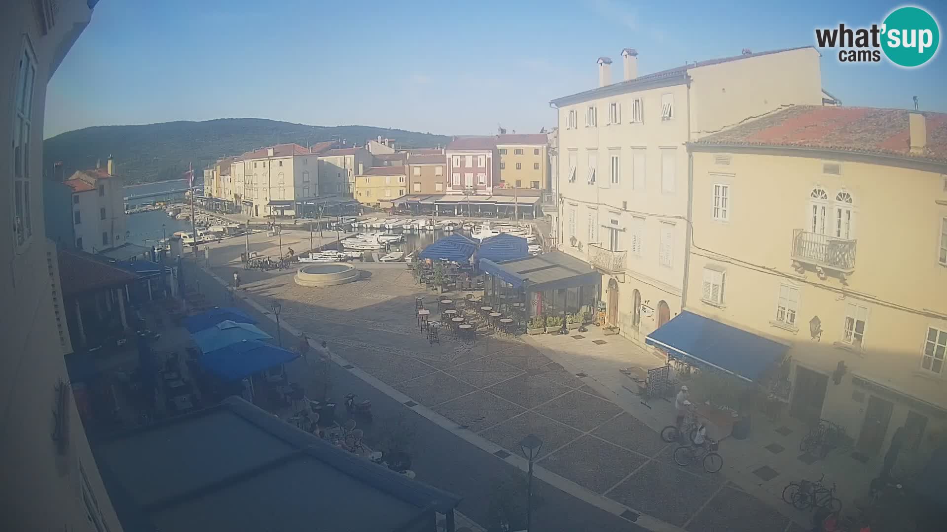 LIVE cam Cres city – place principale et “mandrač” – île de Cres – Croatie