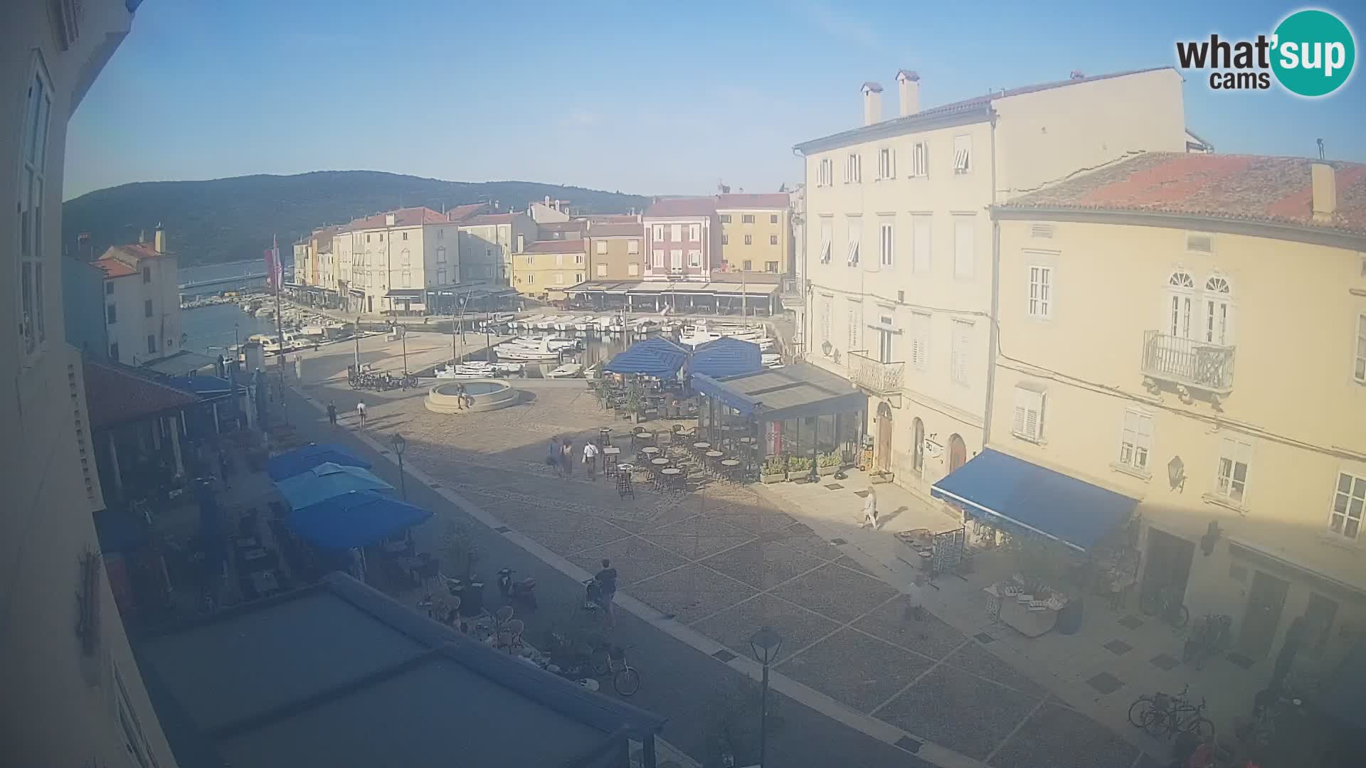 LIVE cam Cres city – place principale et “mandrač” – île de Cres – Croatie