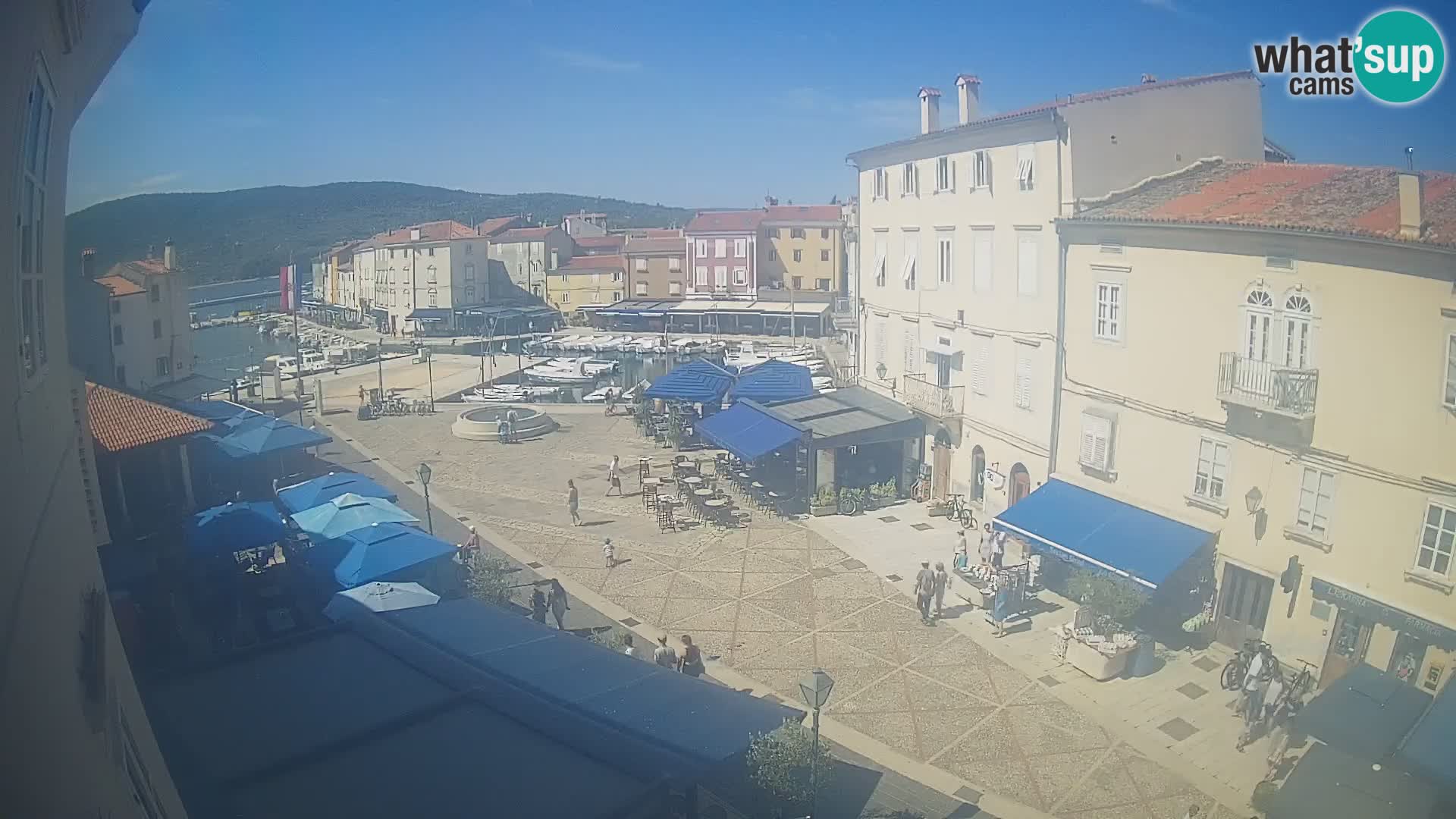 LIVE cam Cres city – place principale et “mandrač” – île de Cres – Croatie