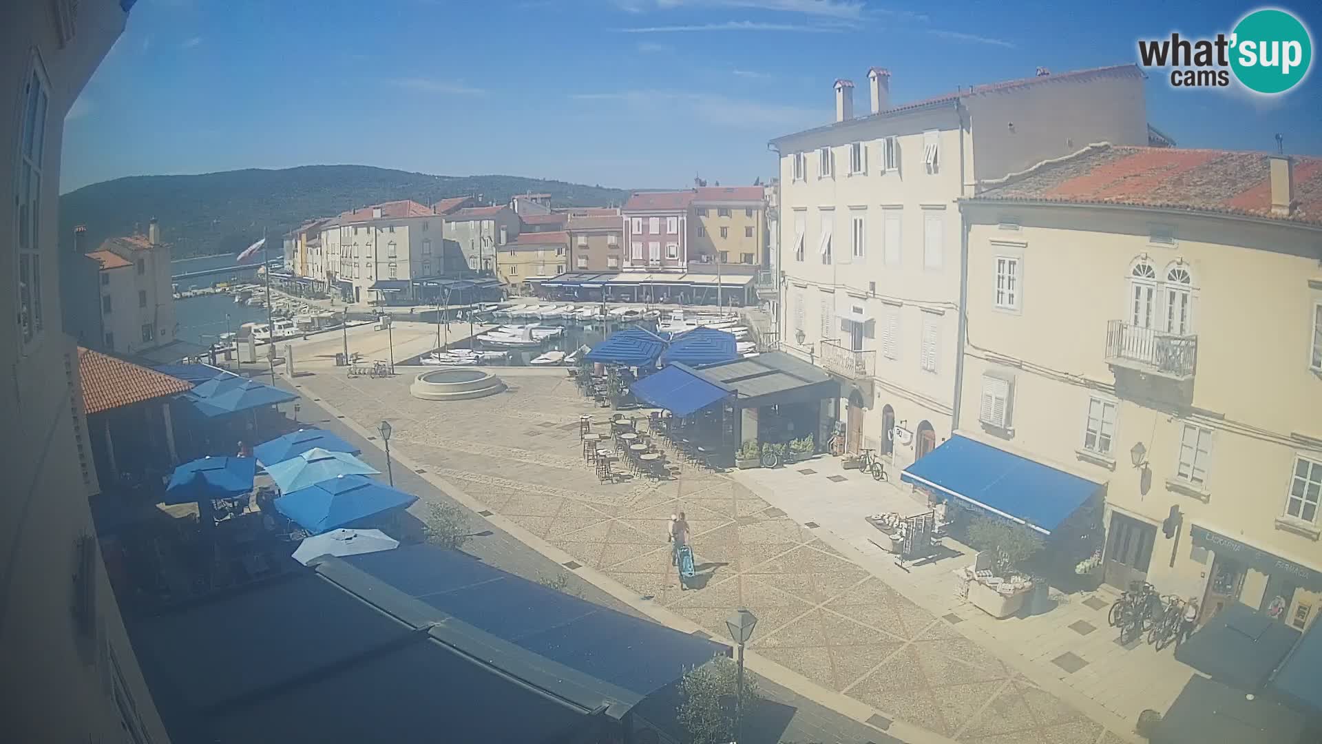 LIVE cam Cres city – place principale et “mandrač” – île de Cres – Croatie