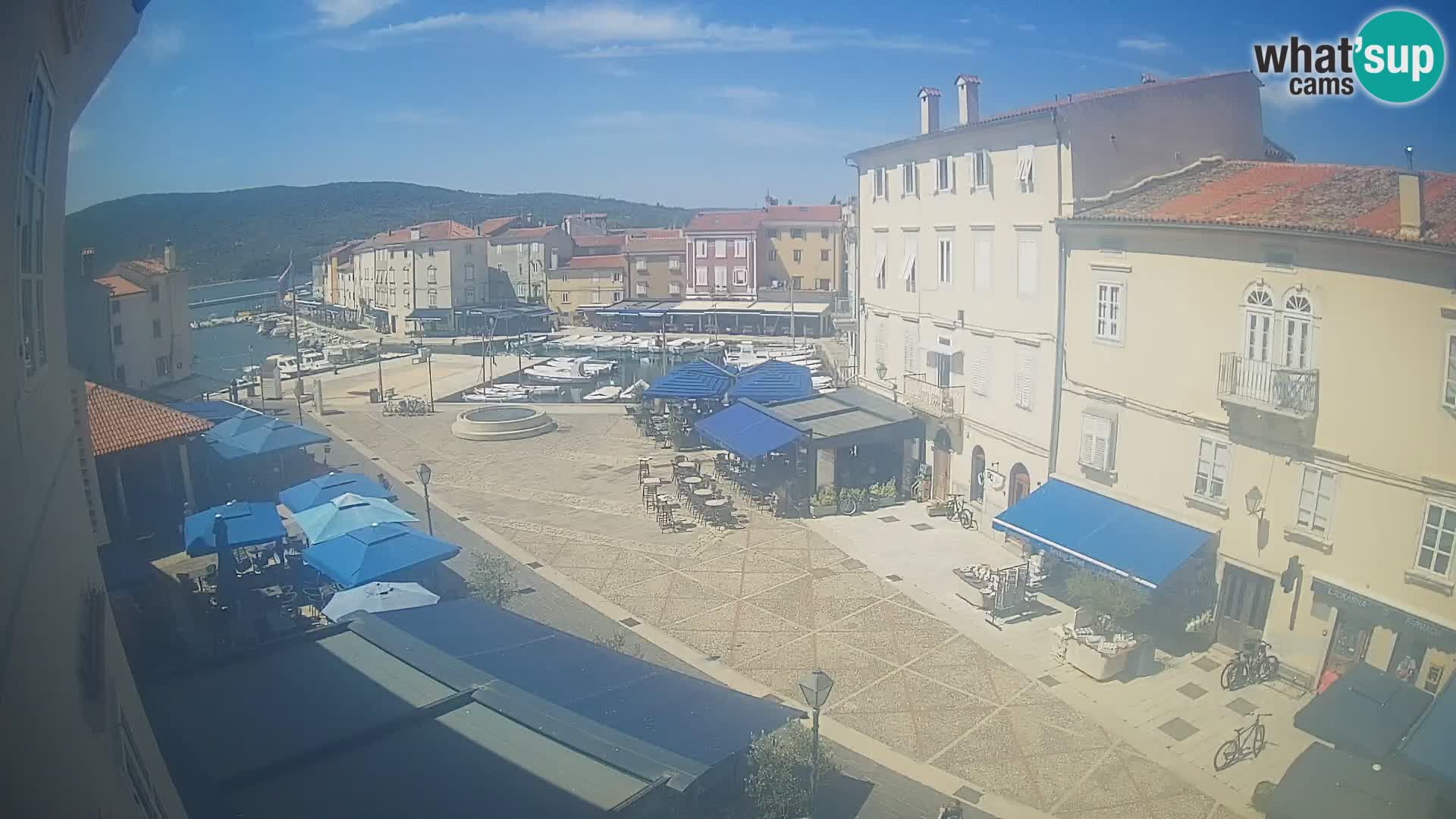 LIVE cam Cres city – place principale et “mandrač” – île de Cres – Croatie