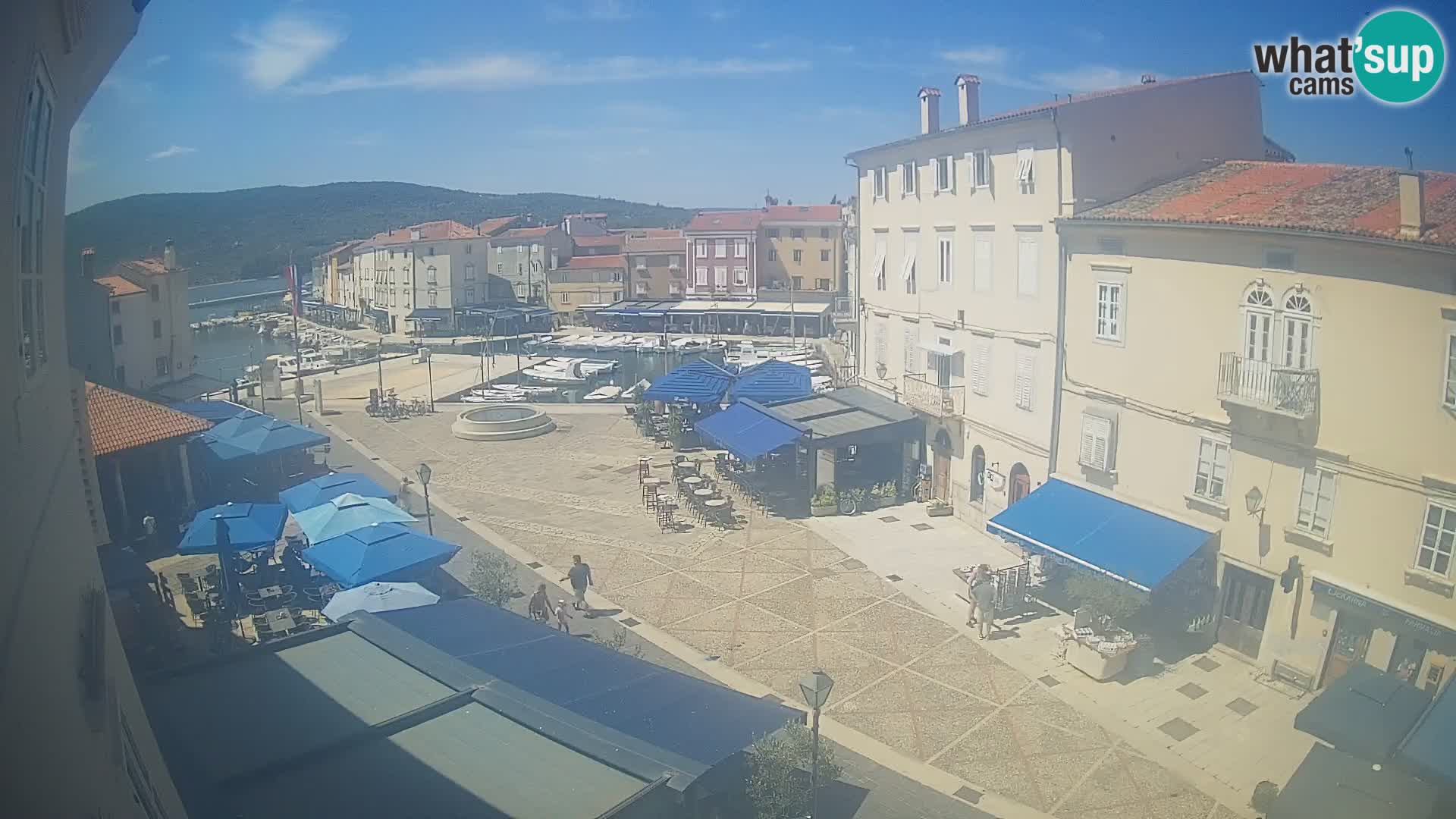 Cámara en vivo ciudad de Cres – plaza principal y “mandrač” – isla de Cres – Croacia