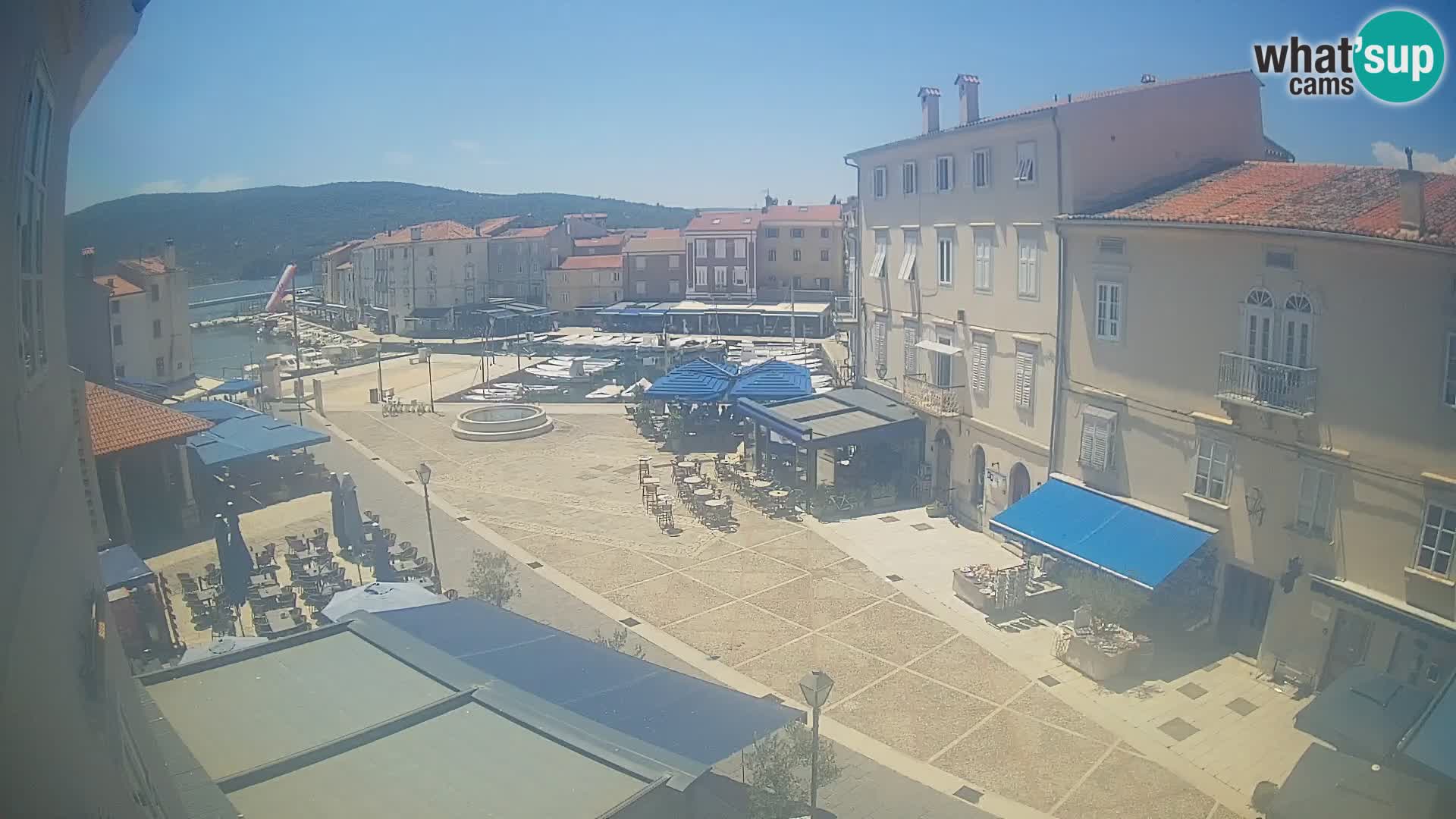 Cámara en vivo ciudad de Cres – plaza principal y “mandrač” – isla de Cres – Croacia