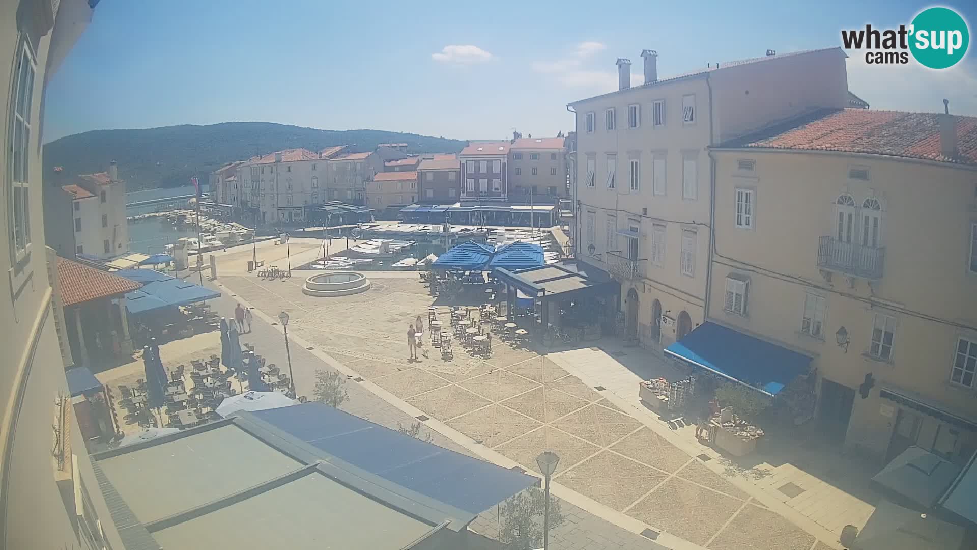 LIVE cam Cres city – place principale et “mandrač” – île de Cres – Croatie