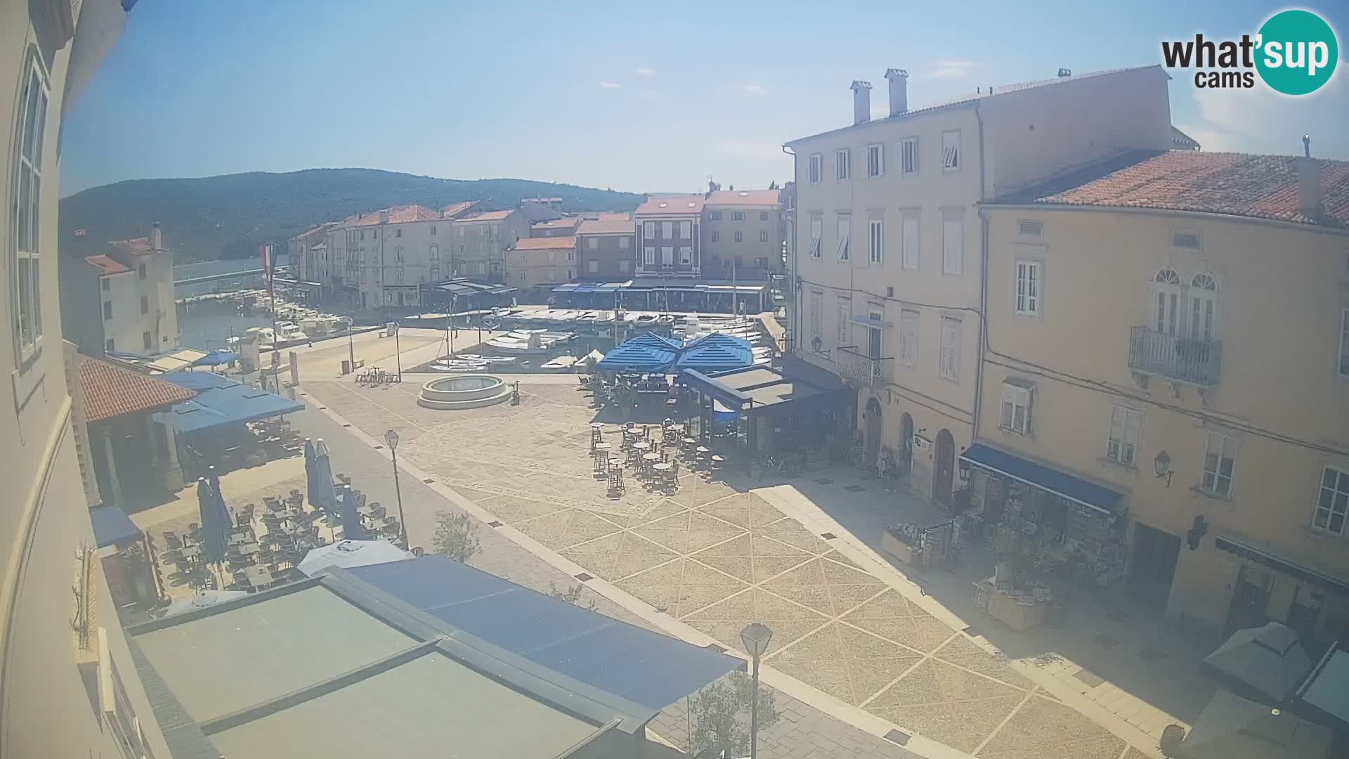 LIVE cam Cres city – place principale et “mandrač” – île de Cres – Croatie