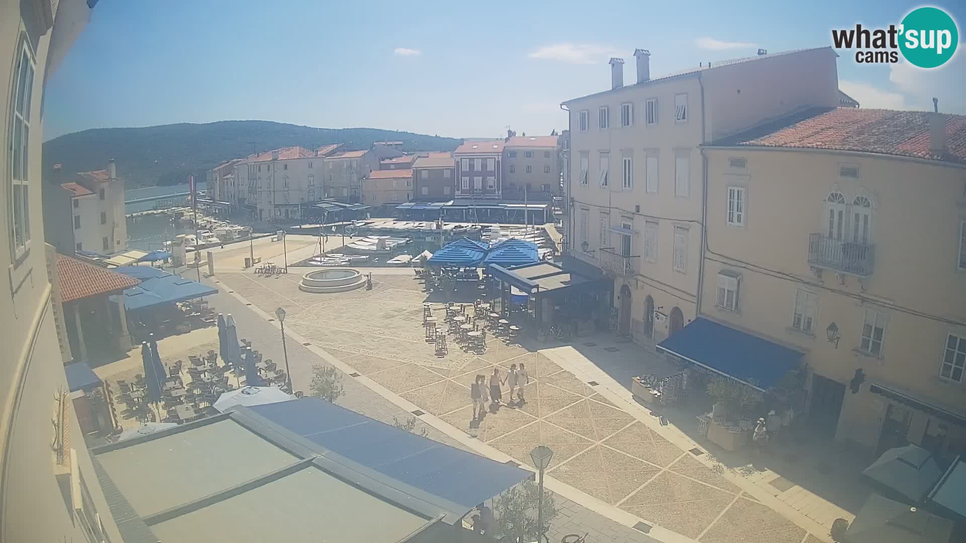 LIVE cam Cres city – place principale et “mandrač” – île de Cres – Croatie
