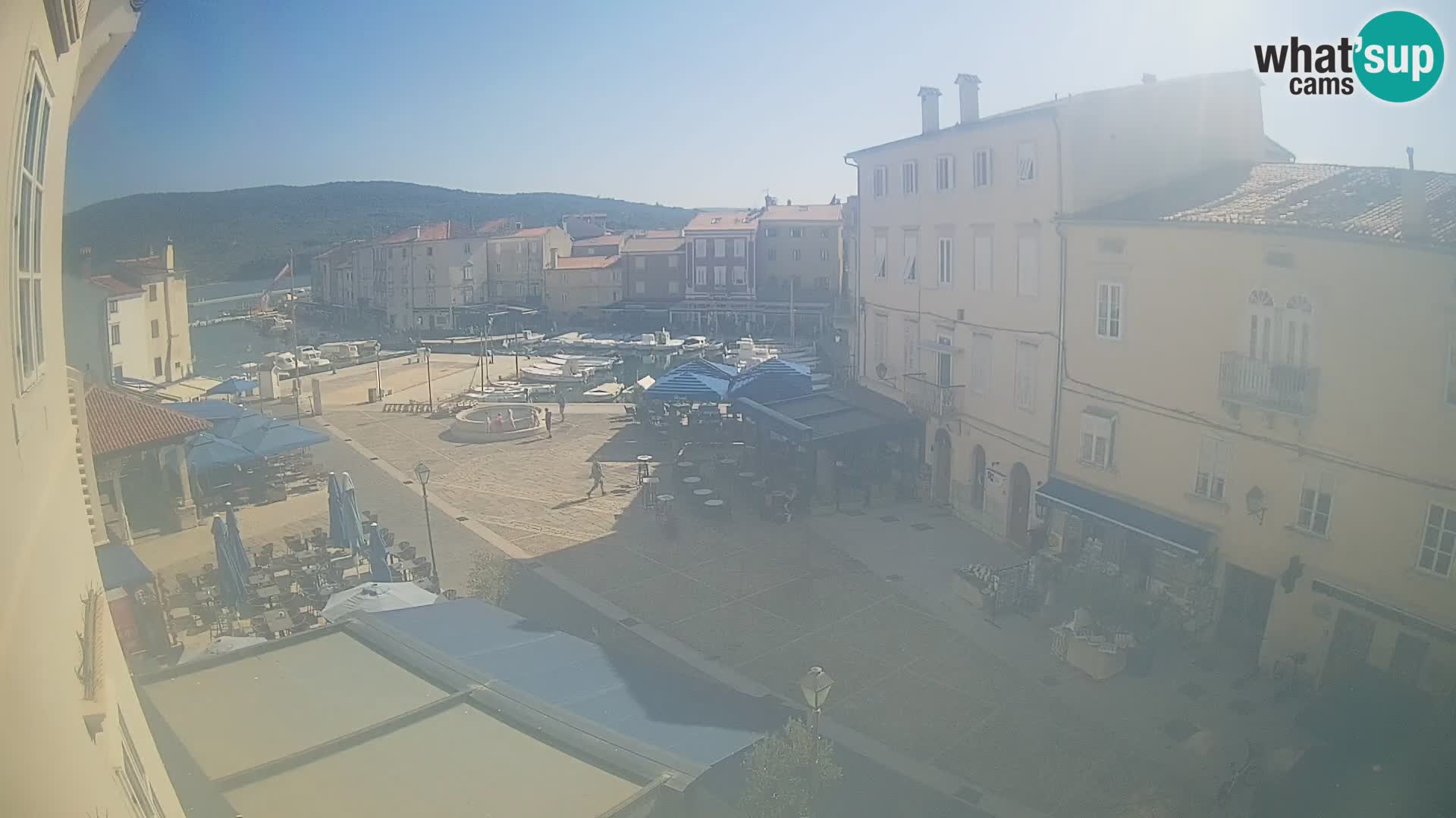 LIVE cam Cres city – place principale et “mandrač” – île de Cres – Croatie