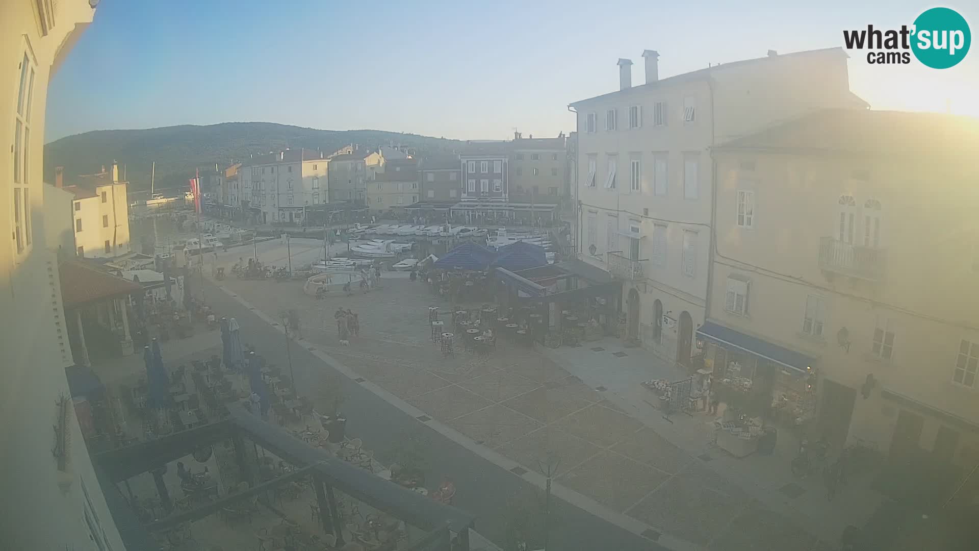 LIVE cam Cres city – place principale et “mandrač” – île de Cres – Croatie